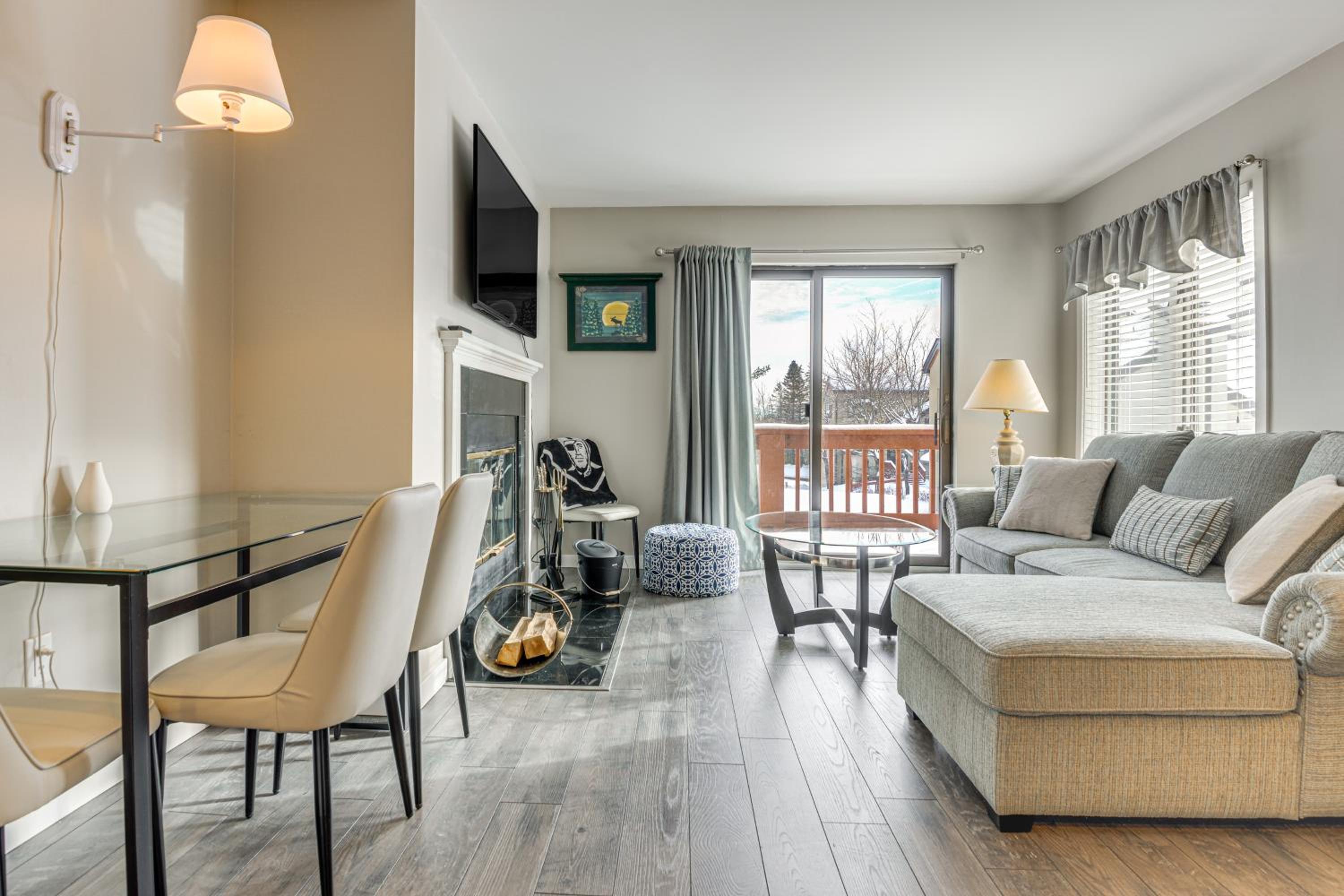 Walk to Mt Snow Ski Shuttle! Condo with Resort Perks