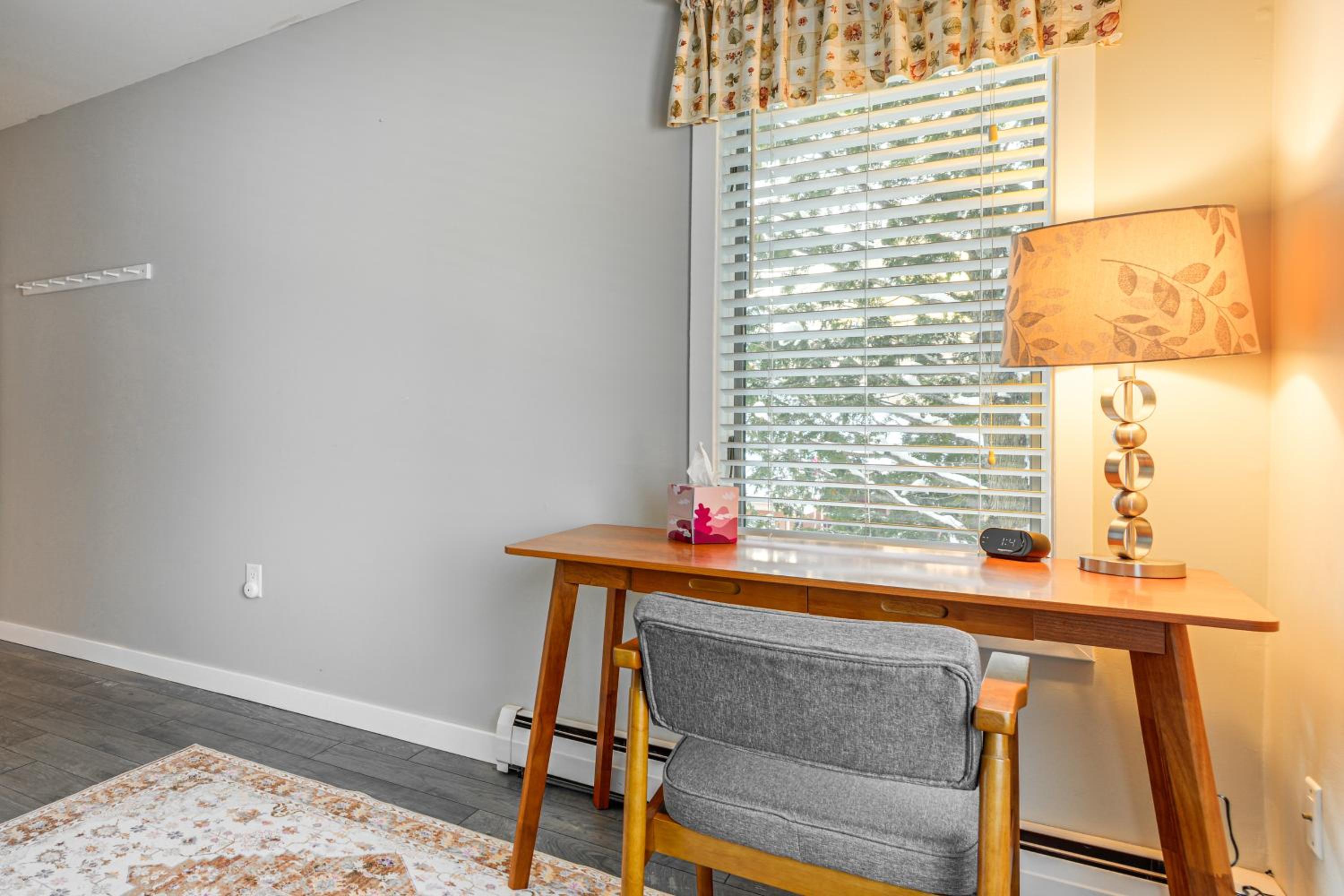 Walk to Mt Snow Ski Shuttle! Condo with Resort Perks