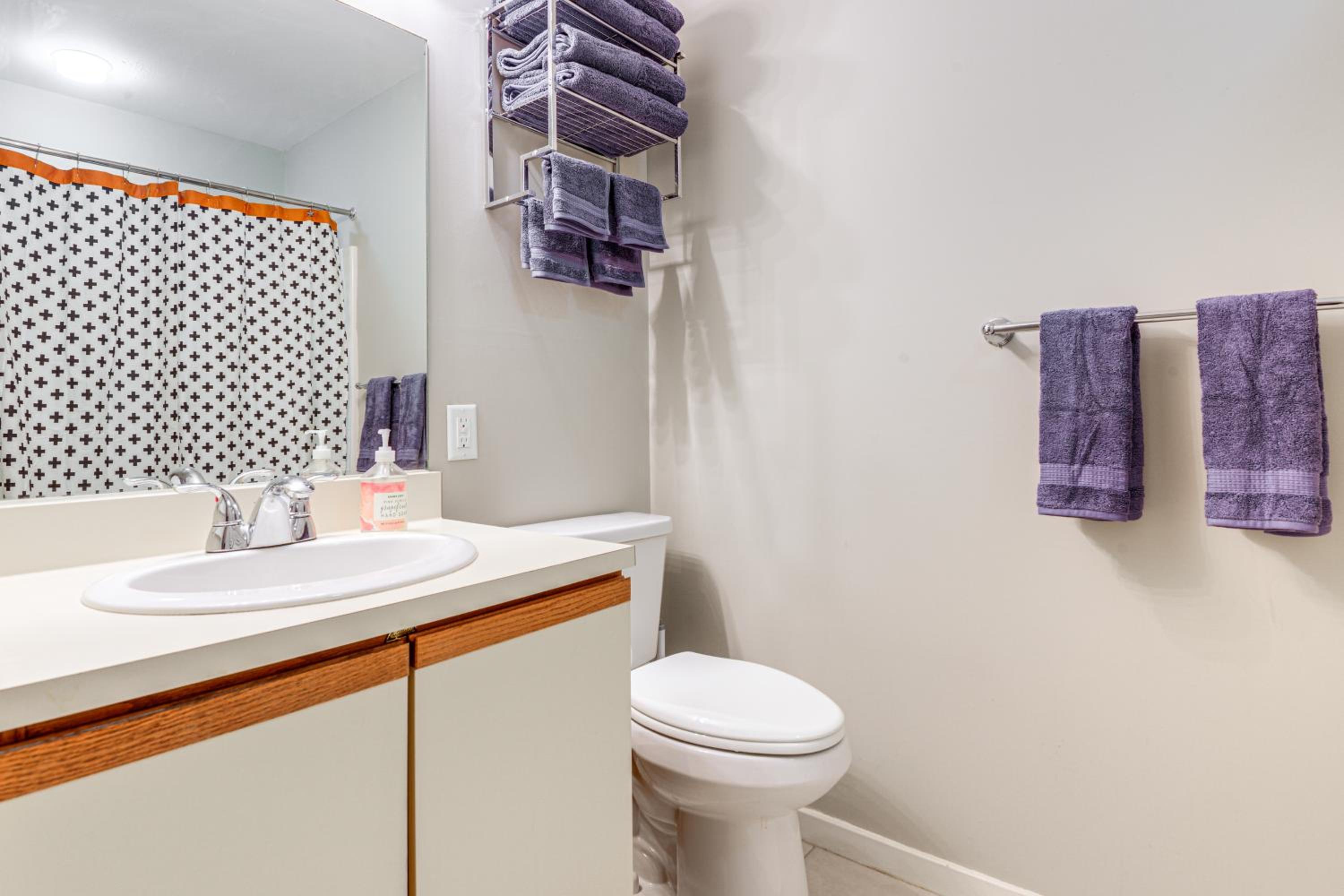 Walk to Mt Snow Ski Shuttle! Condo with Resort Perks