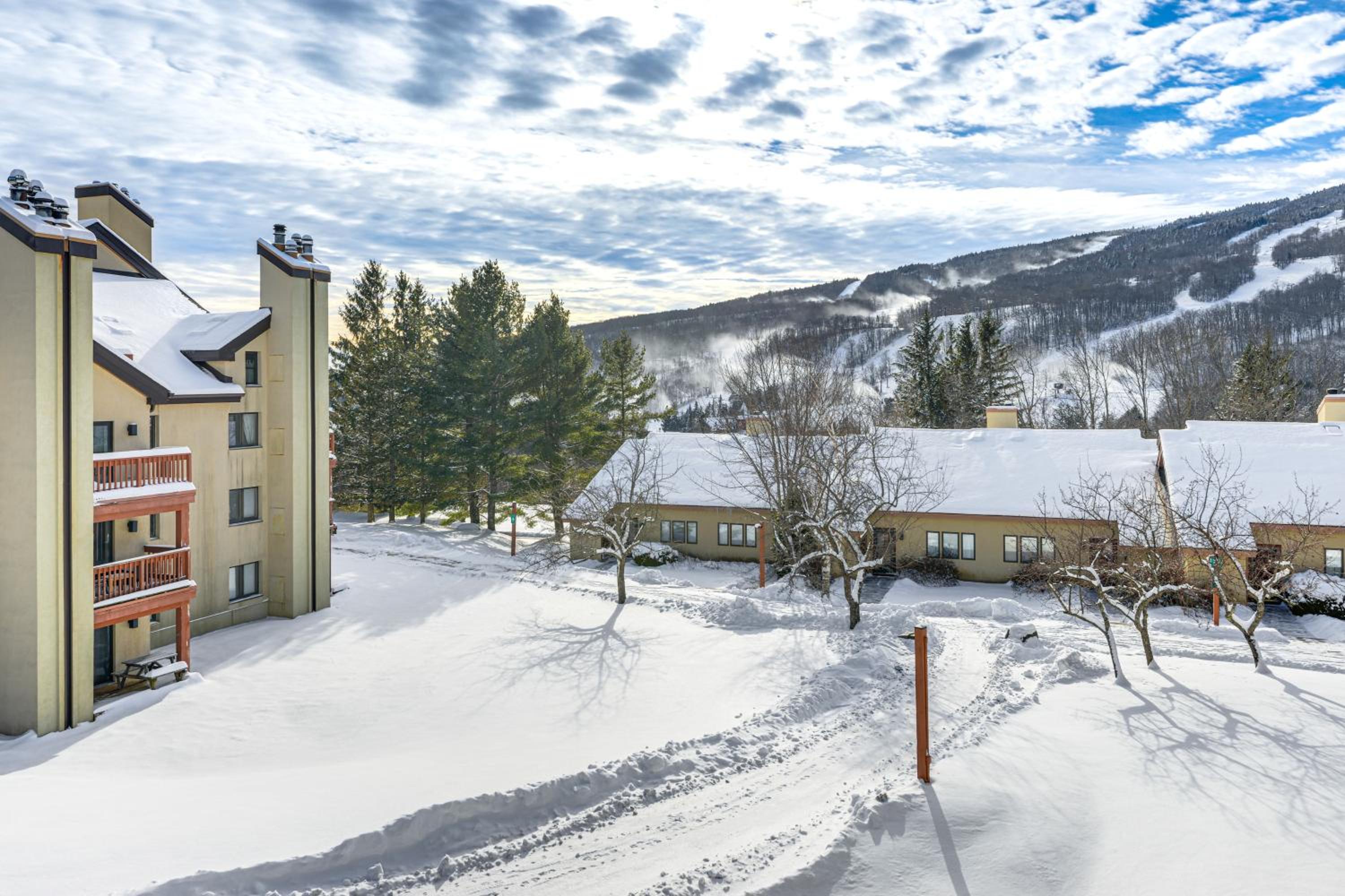 Walk to Mt Snow Ski Shuttle! Condo with Resort Perks