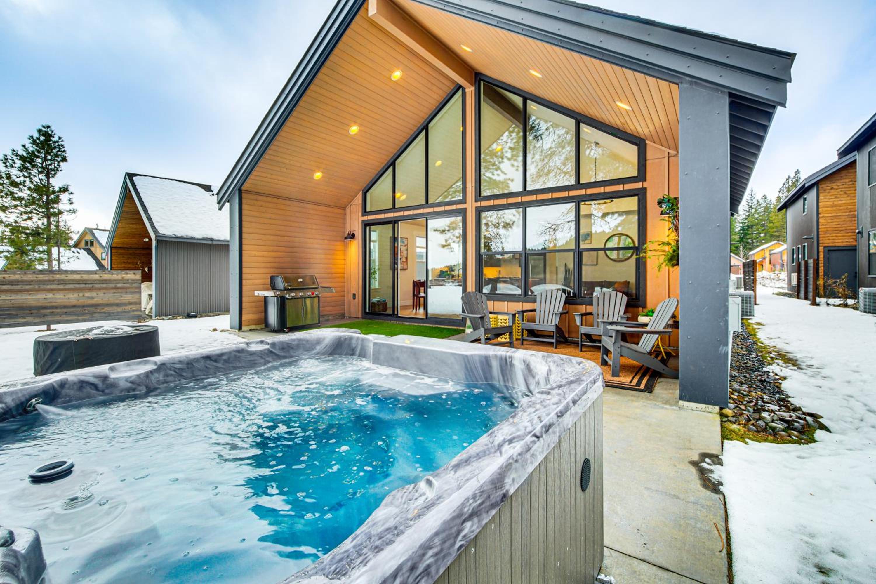 Great for Groups! Cle Elum Home with Game Room