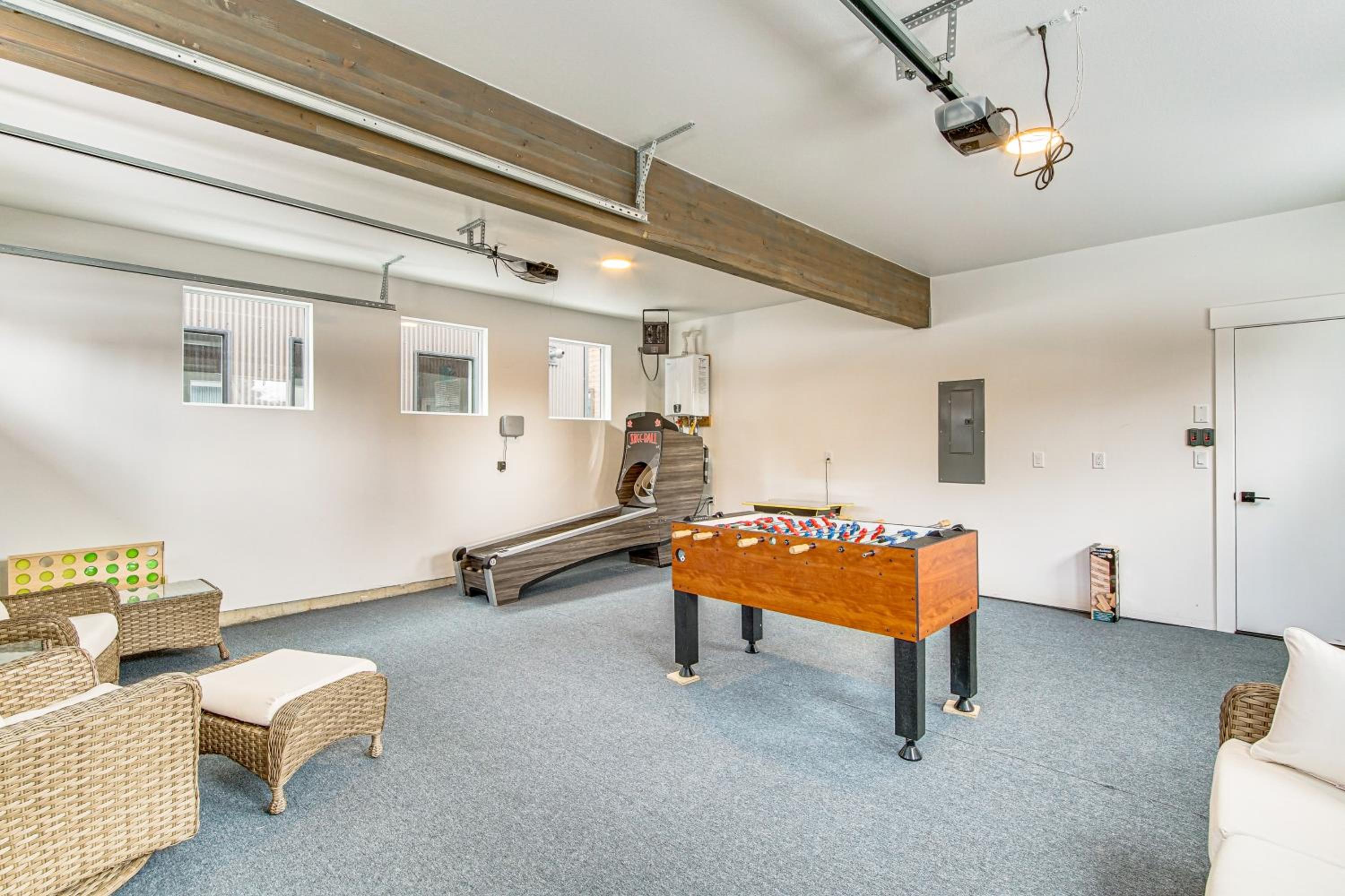 Great for Groups! Cle Elum Home with Game Room