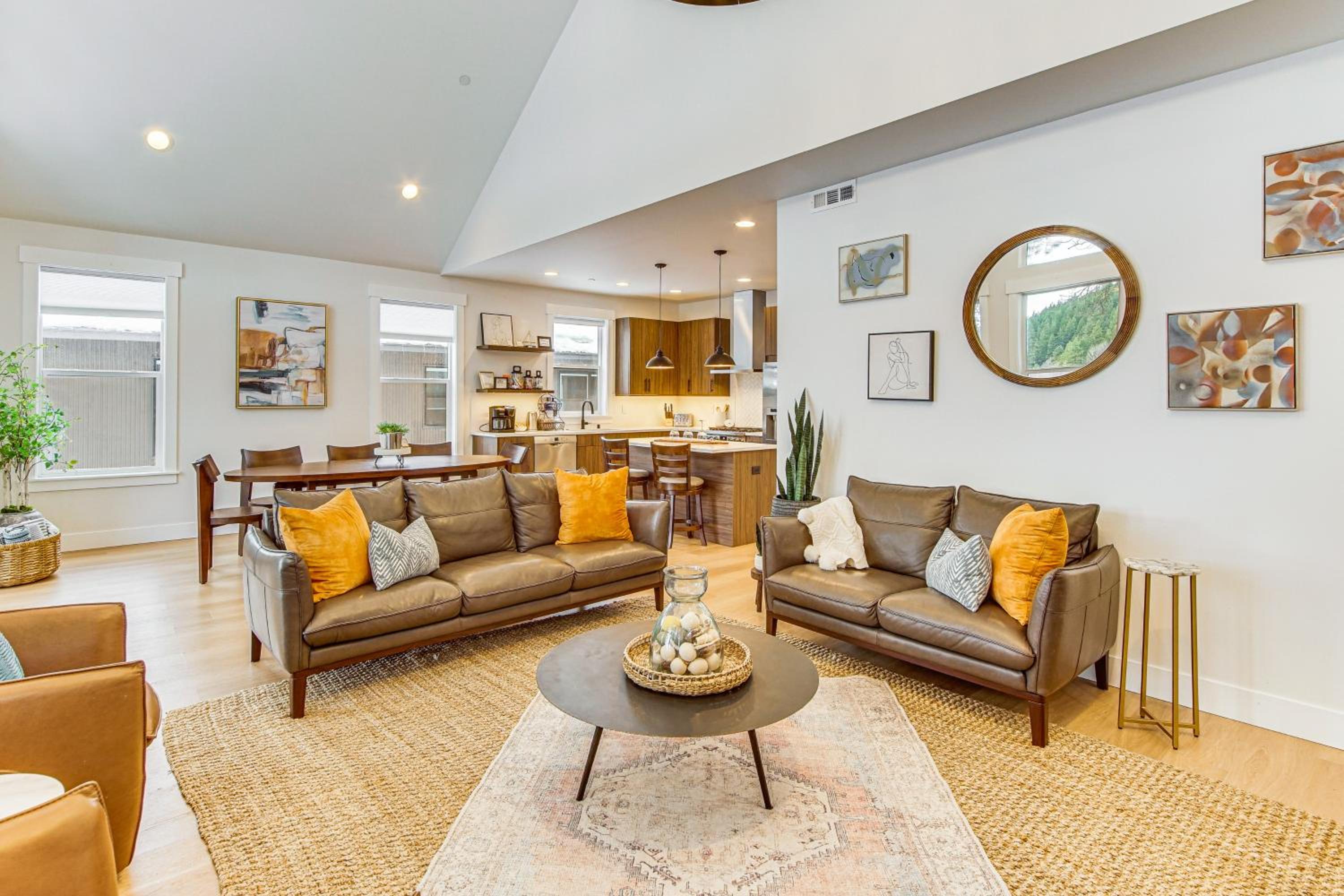 Great for Groups! Cle Elum Home with Game Room