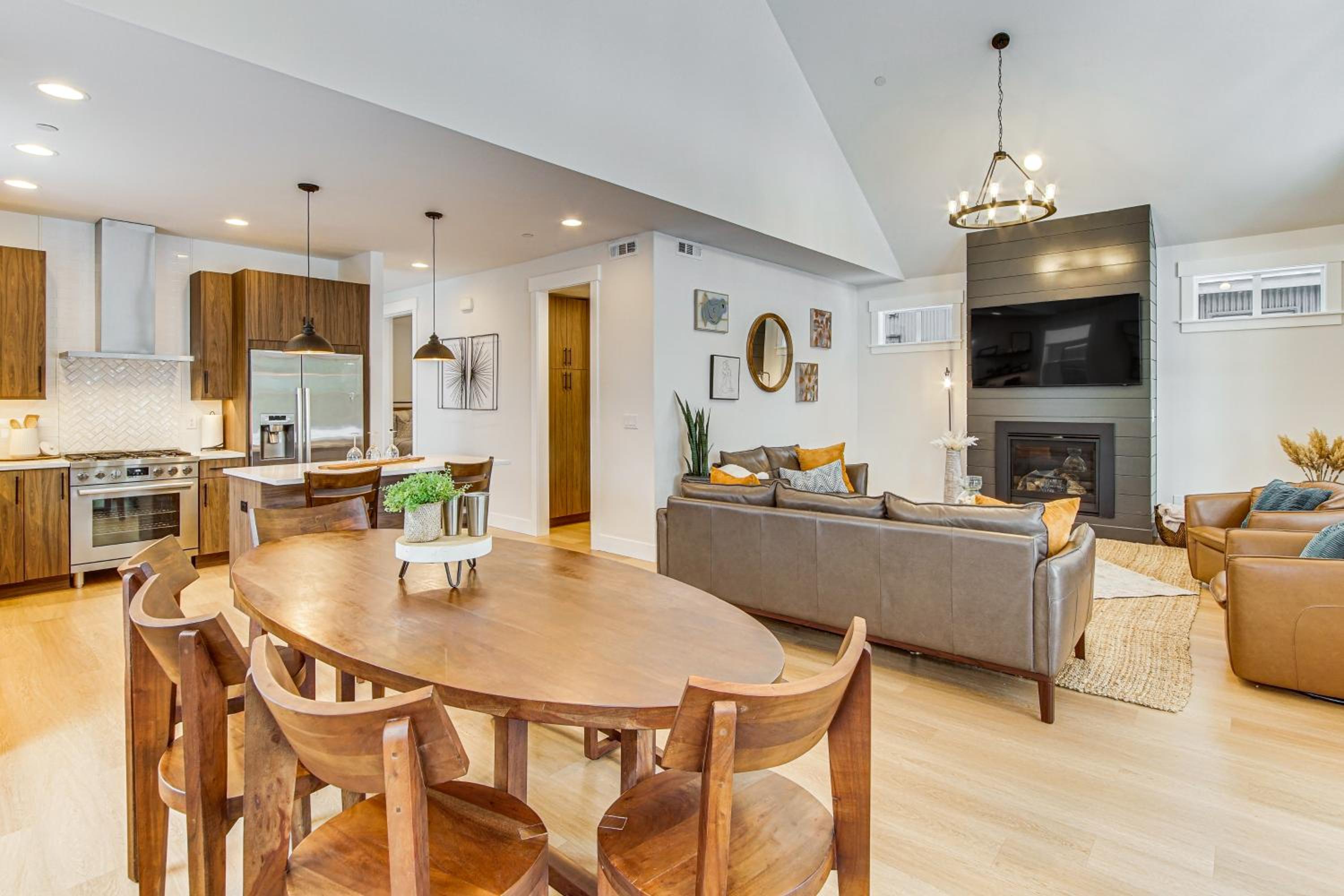 Great for Groups! Cle Elum Home with Game Room