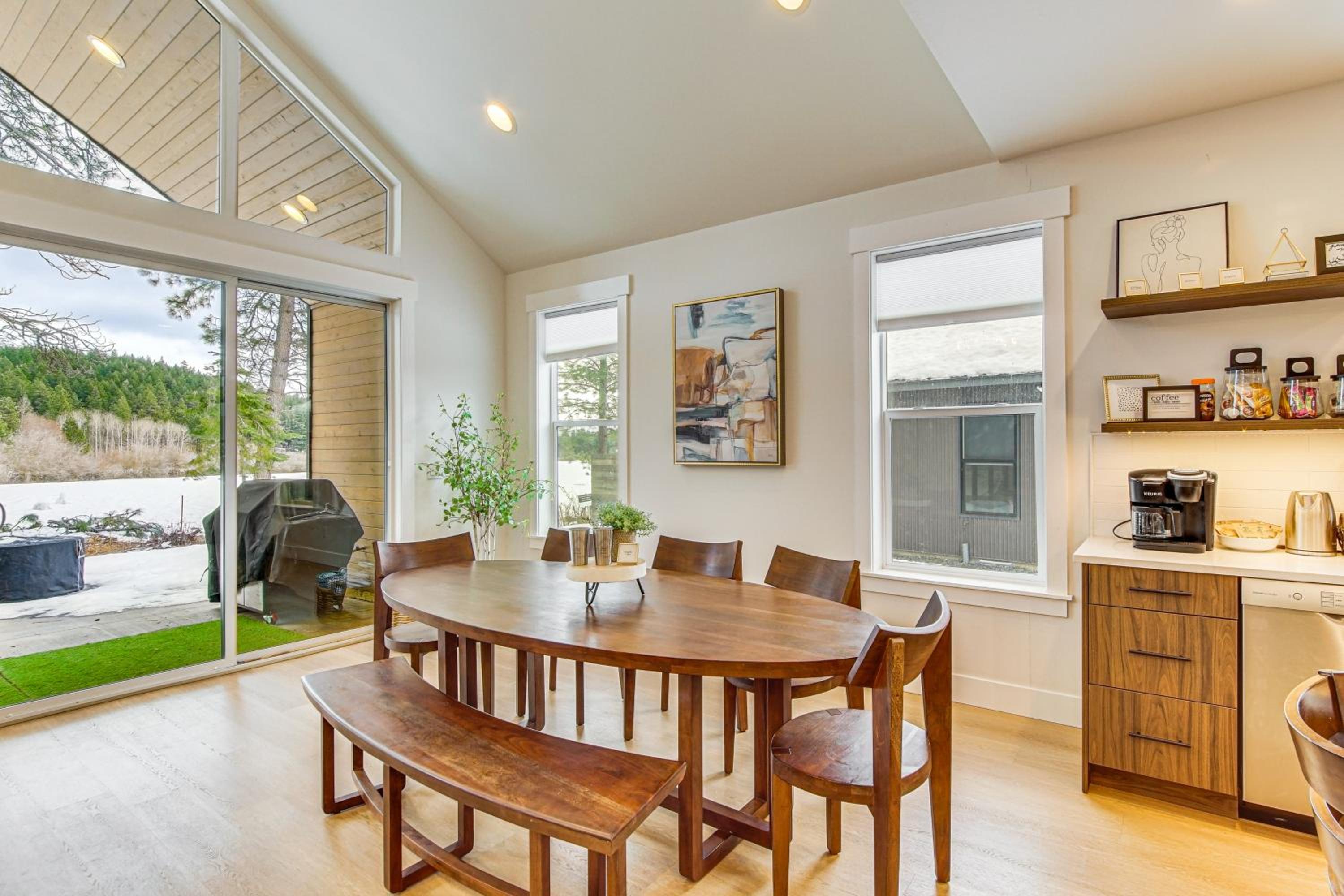 Great for Groups! Cle Elum Home with Game Room