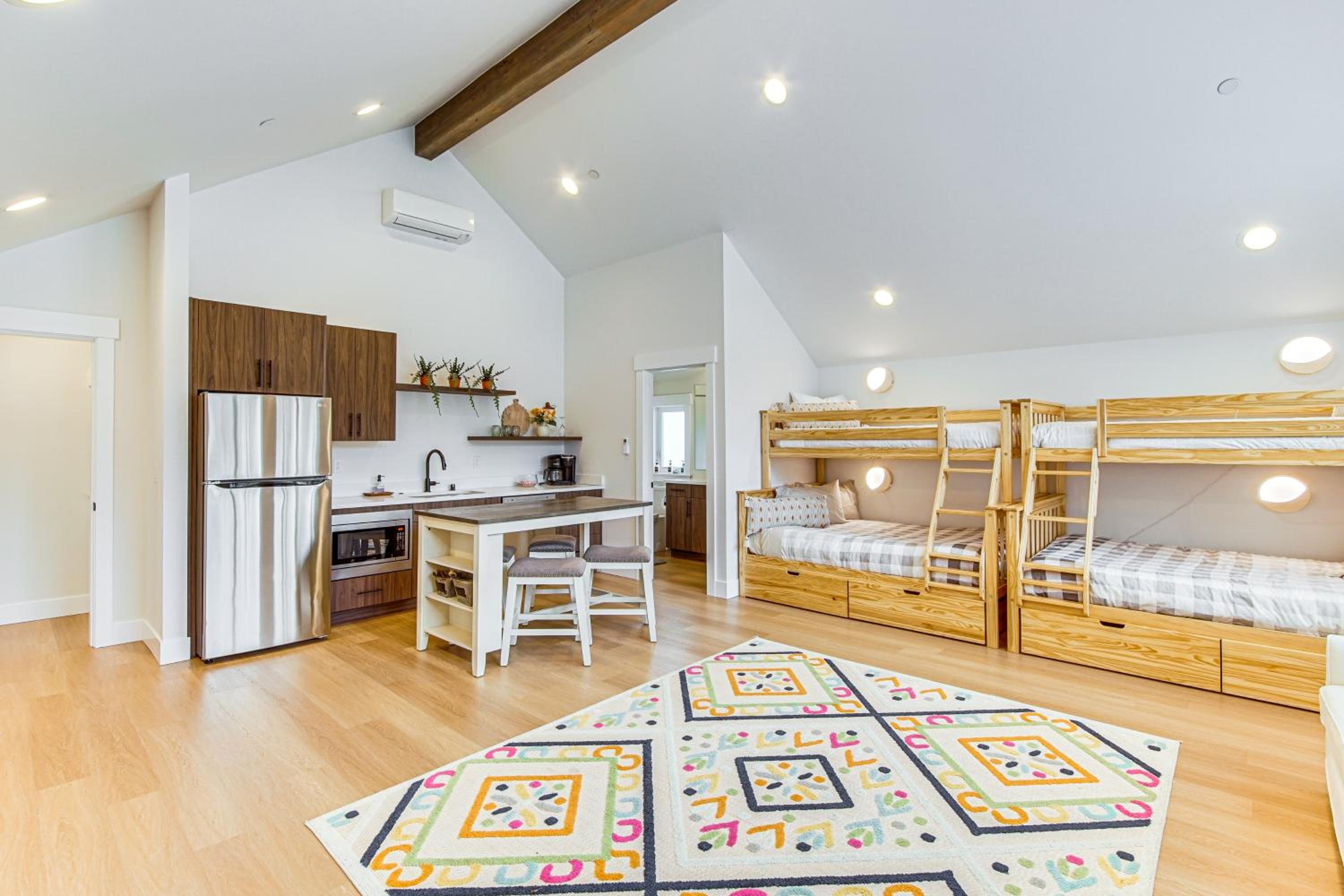 Great for Groups! Cle Elum Home with Game Room