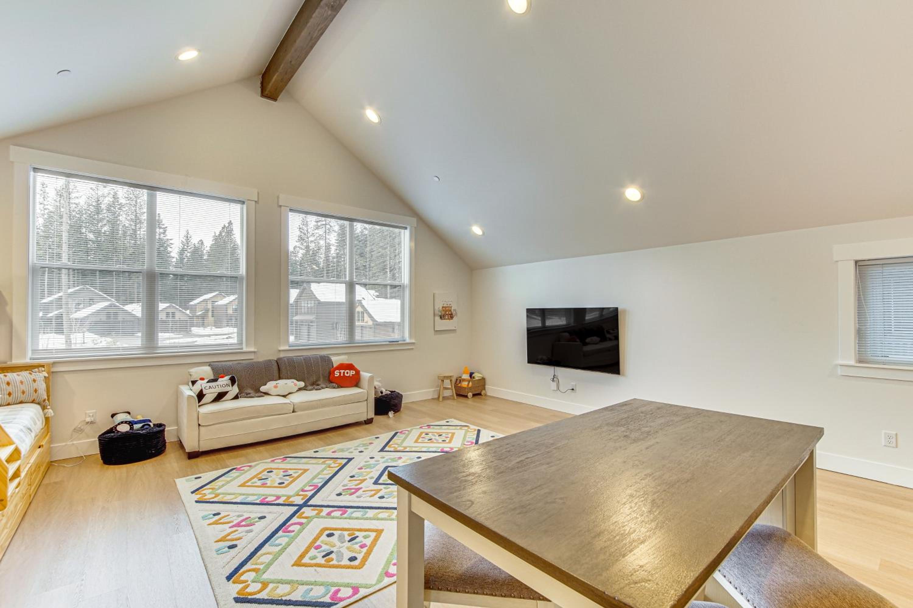 Great for Groups! Cle Elum Home with Game Room