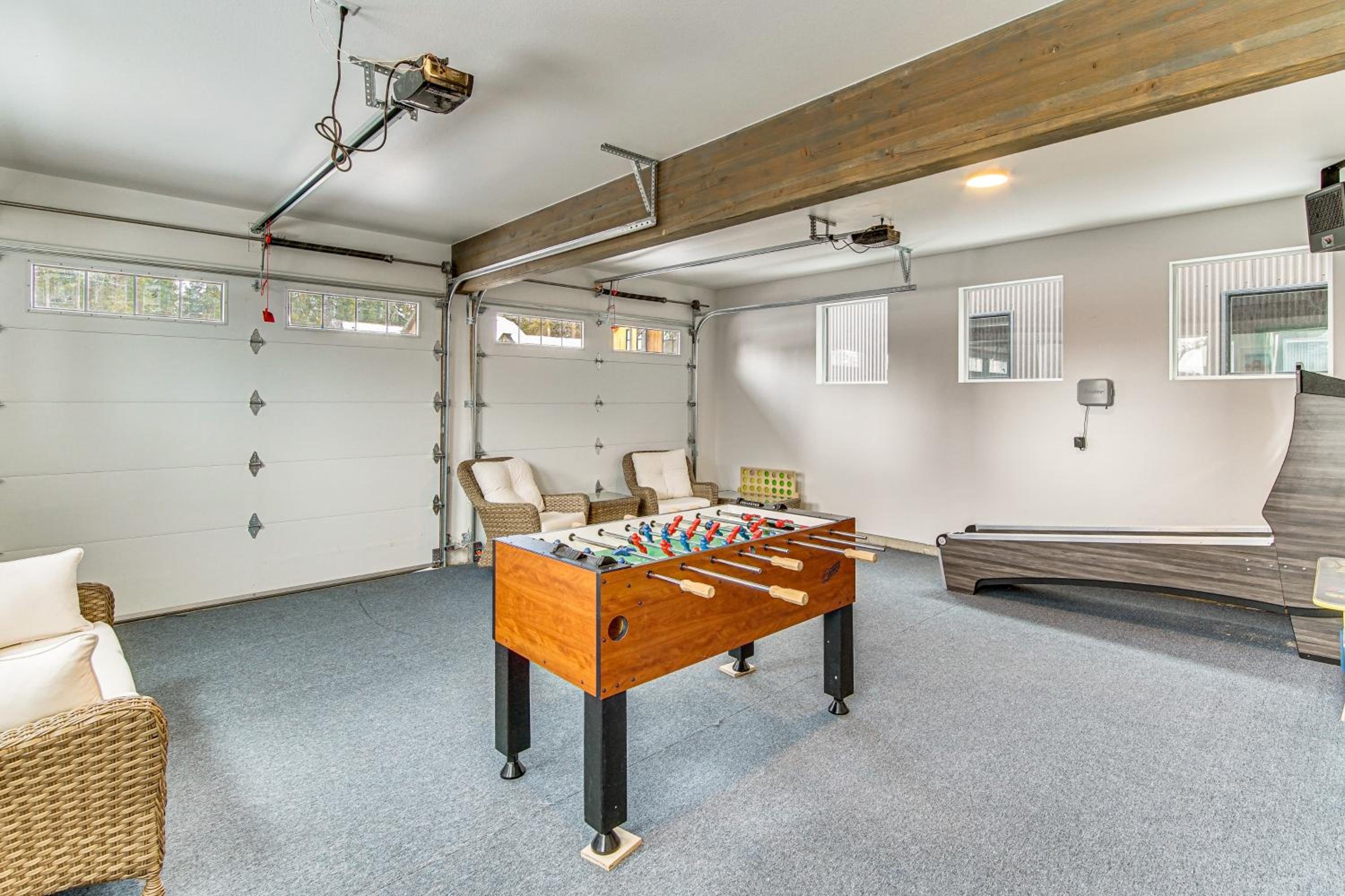 Great for Groups! Cle Elum Home with Game Room