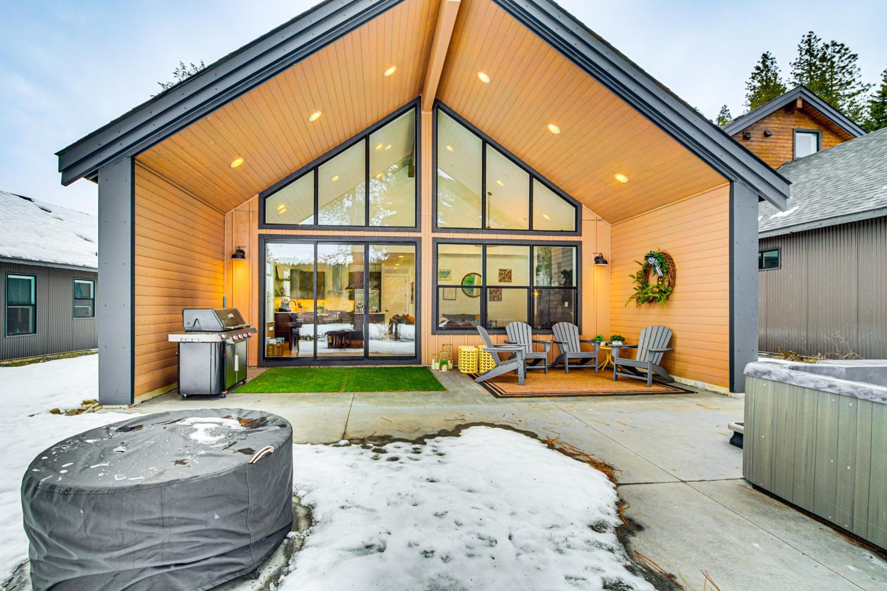 Great for Groups! Cle Elum Home with Game Room