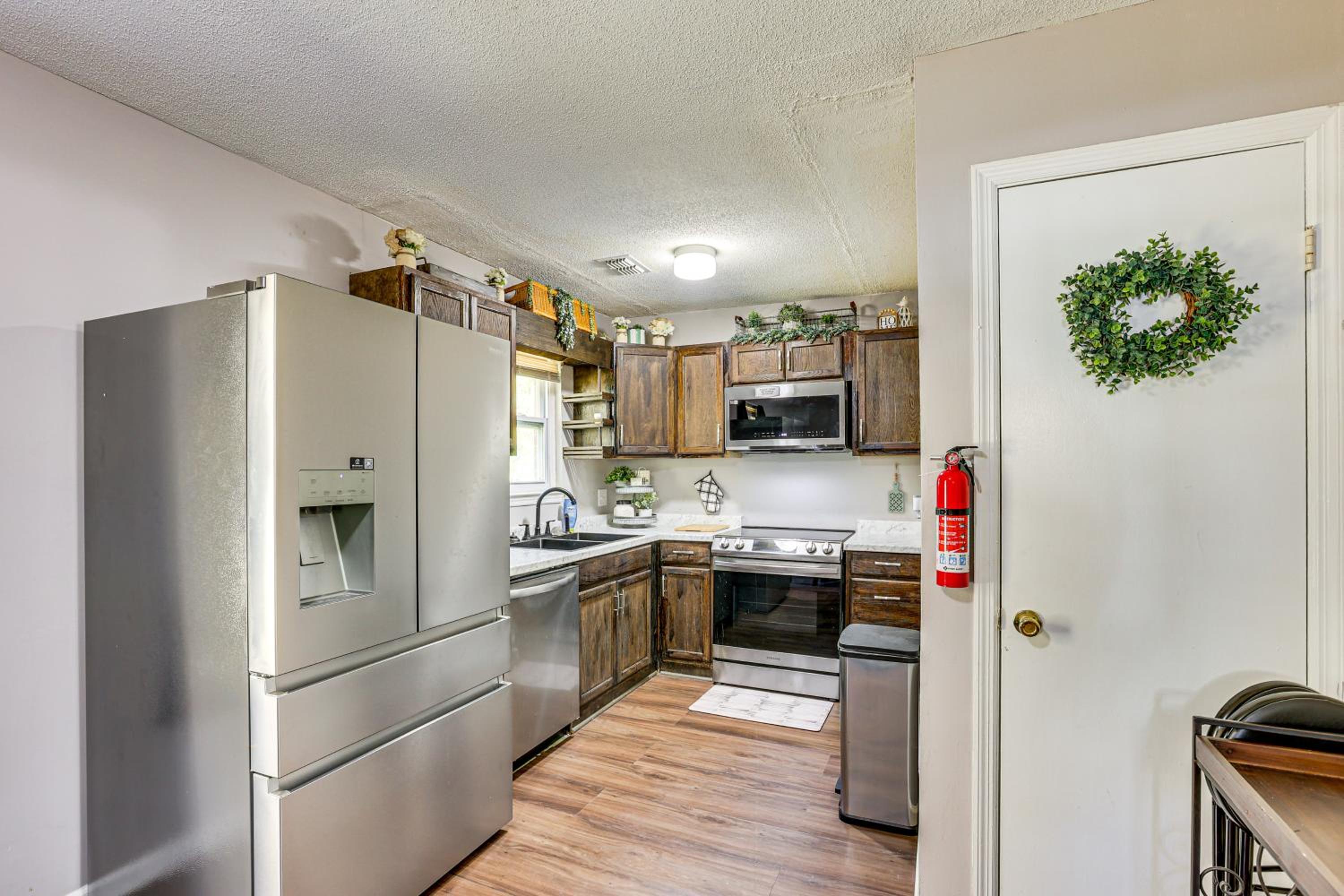 12 Mi to Dtwn Savannah Remodeled Family Getaway!