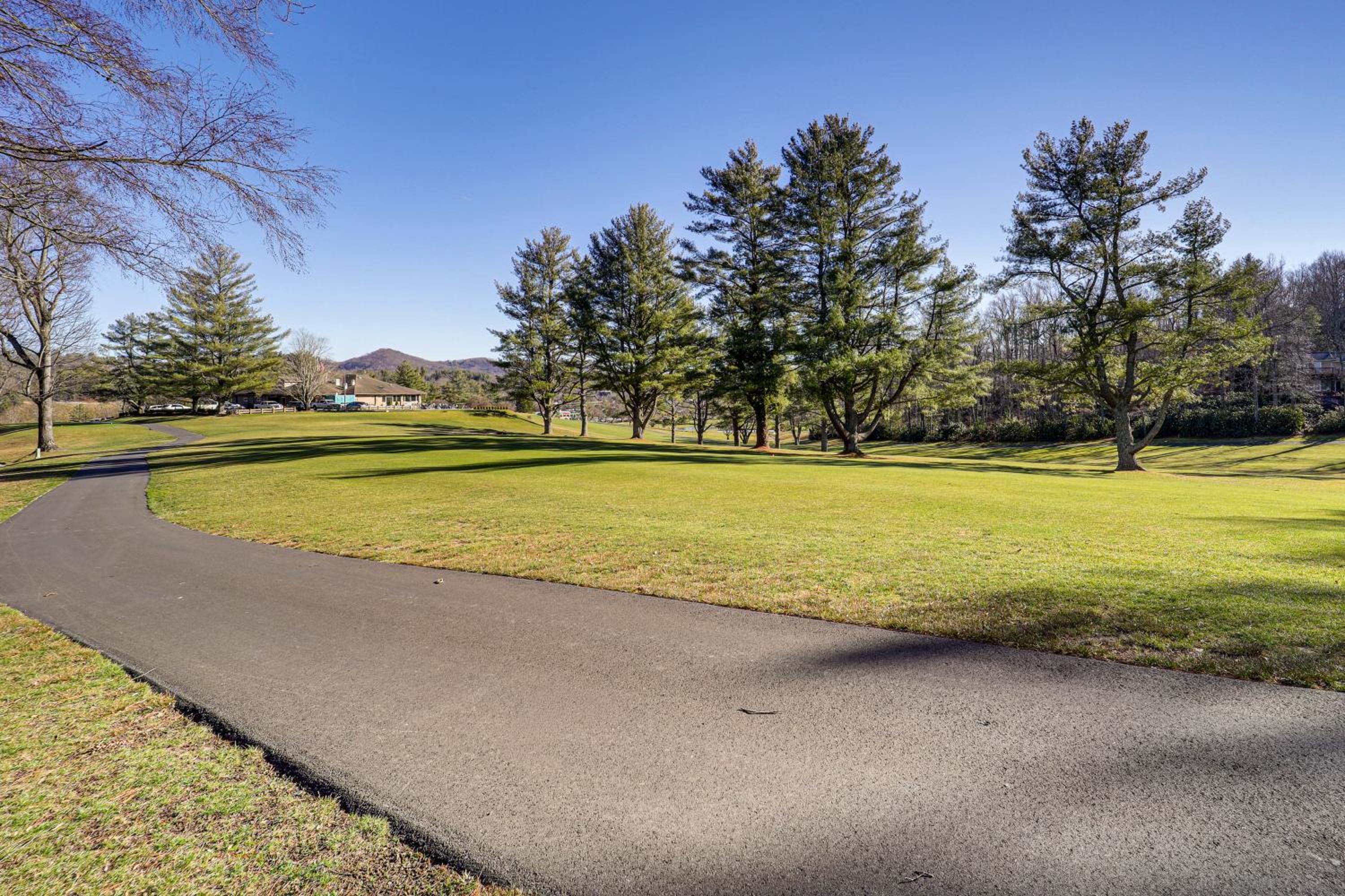 Mountain Golf Family Home with Deck in Spruce Pine