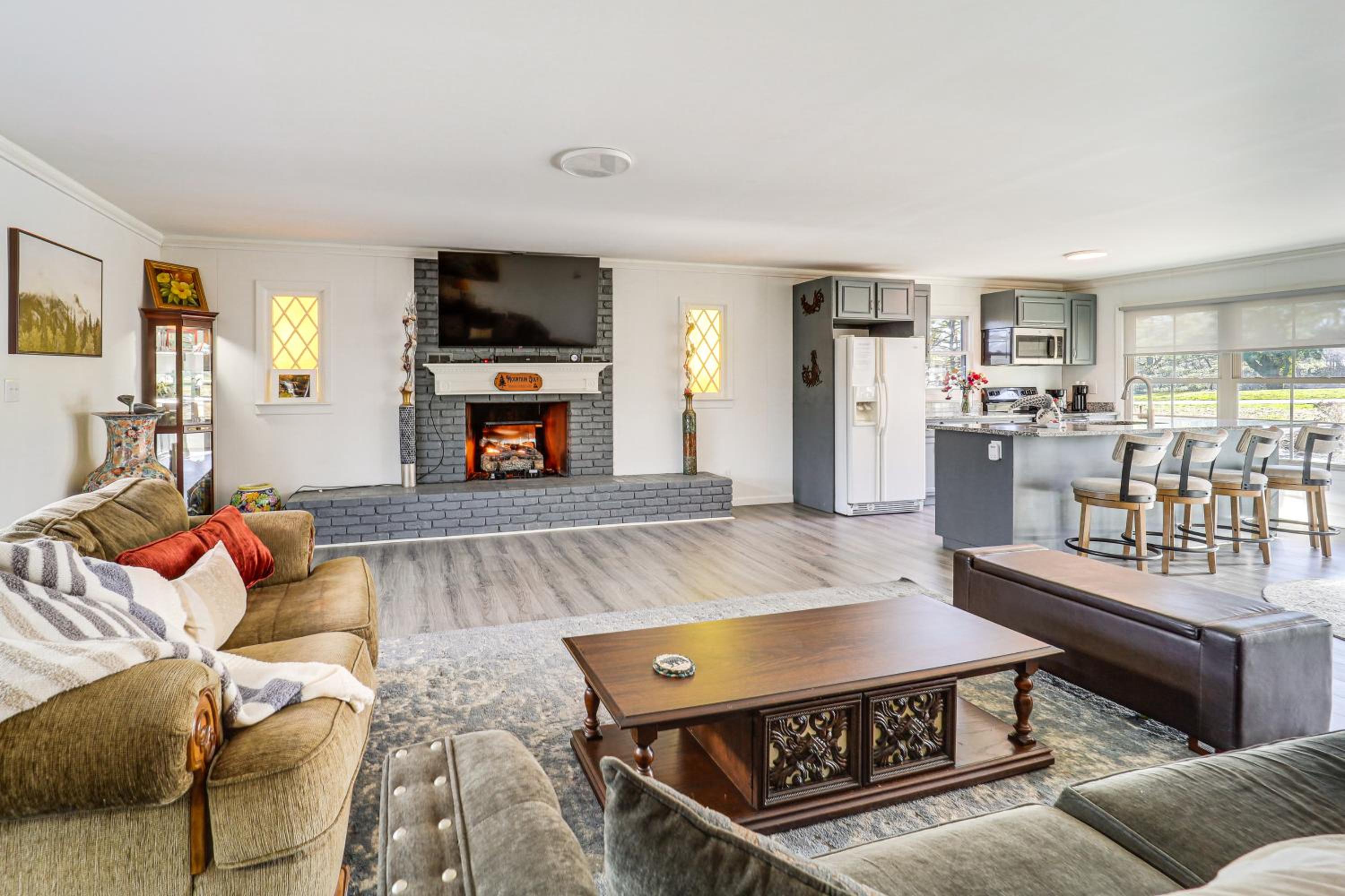 Mountain Golf Family Home with Deck in Spruce Pine