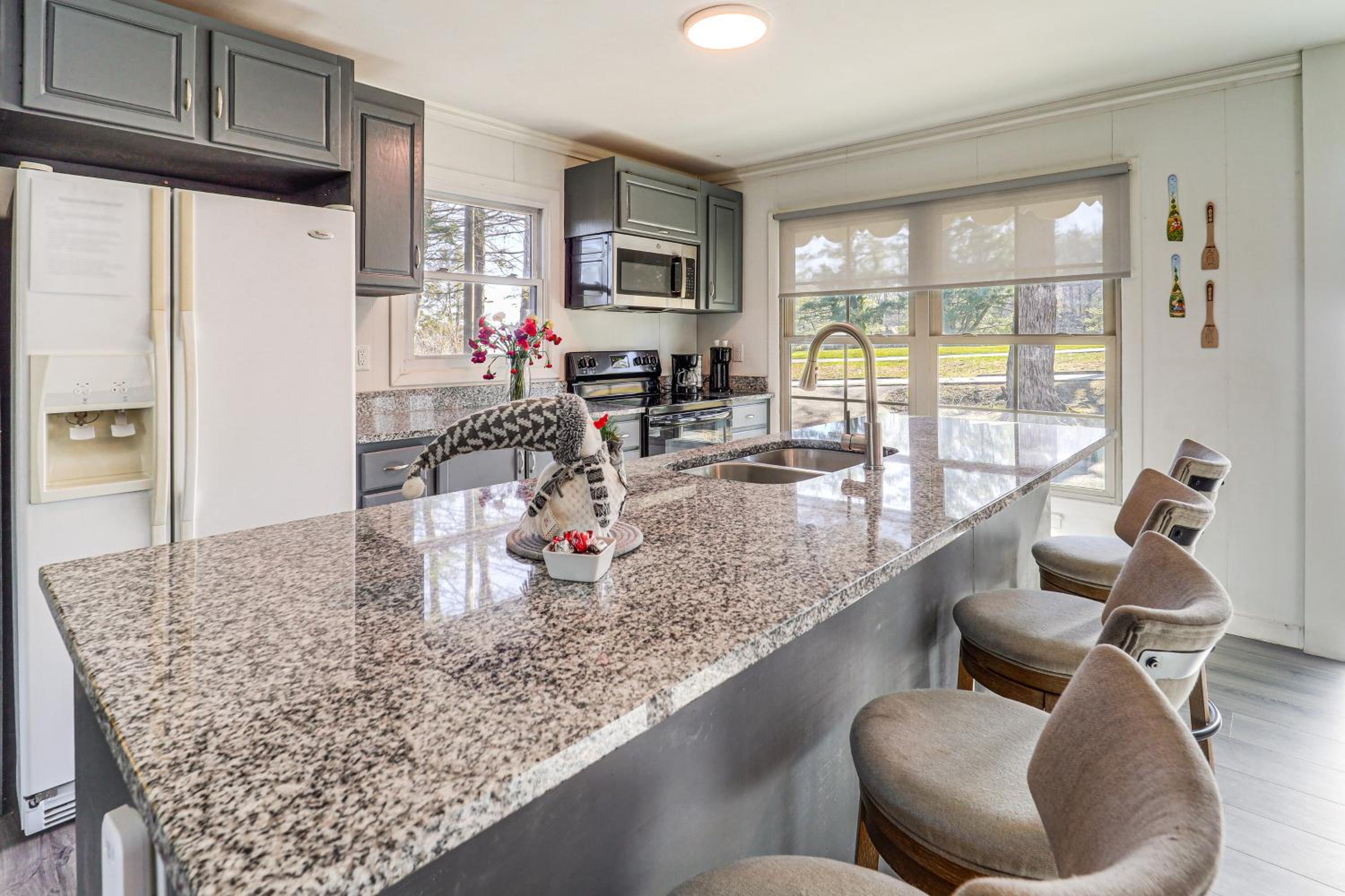 Mountain Golf Family Home with Deck in Spruce Pine