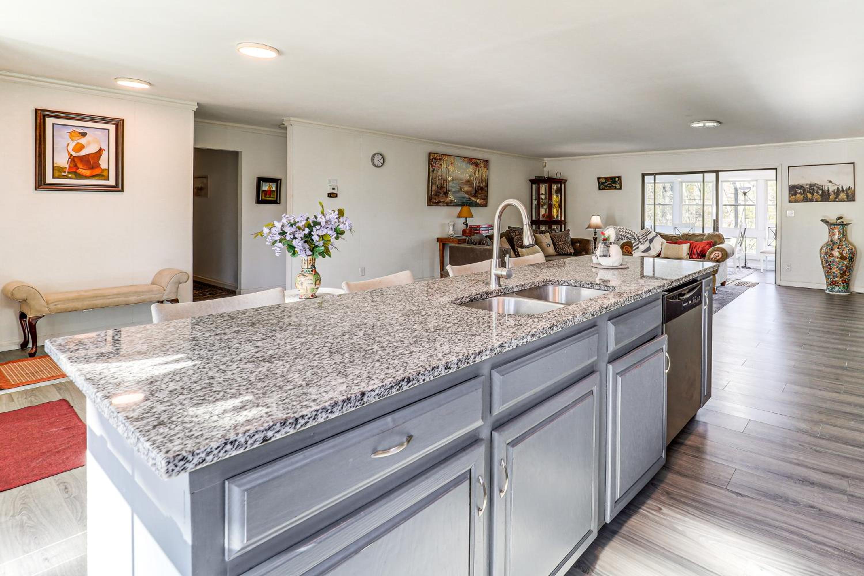 Mountain Golf Family Home with Deck in Spruce Pine