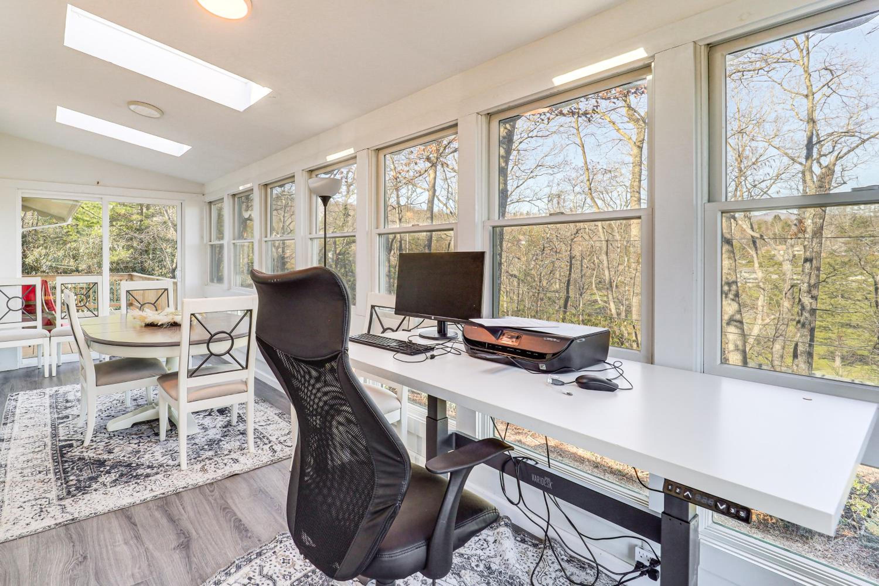 Mountain Golf Family Home with Deck in Spruce Pine
