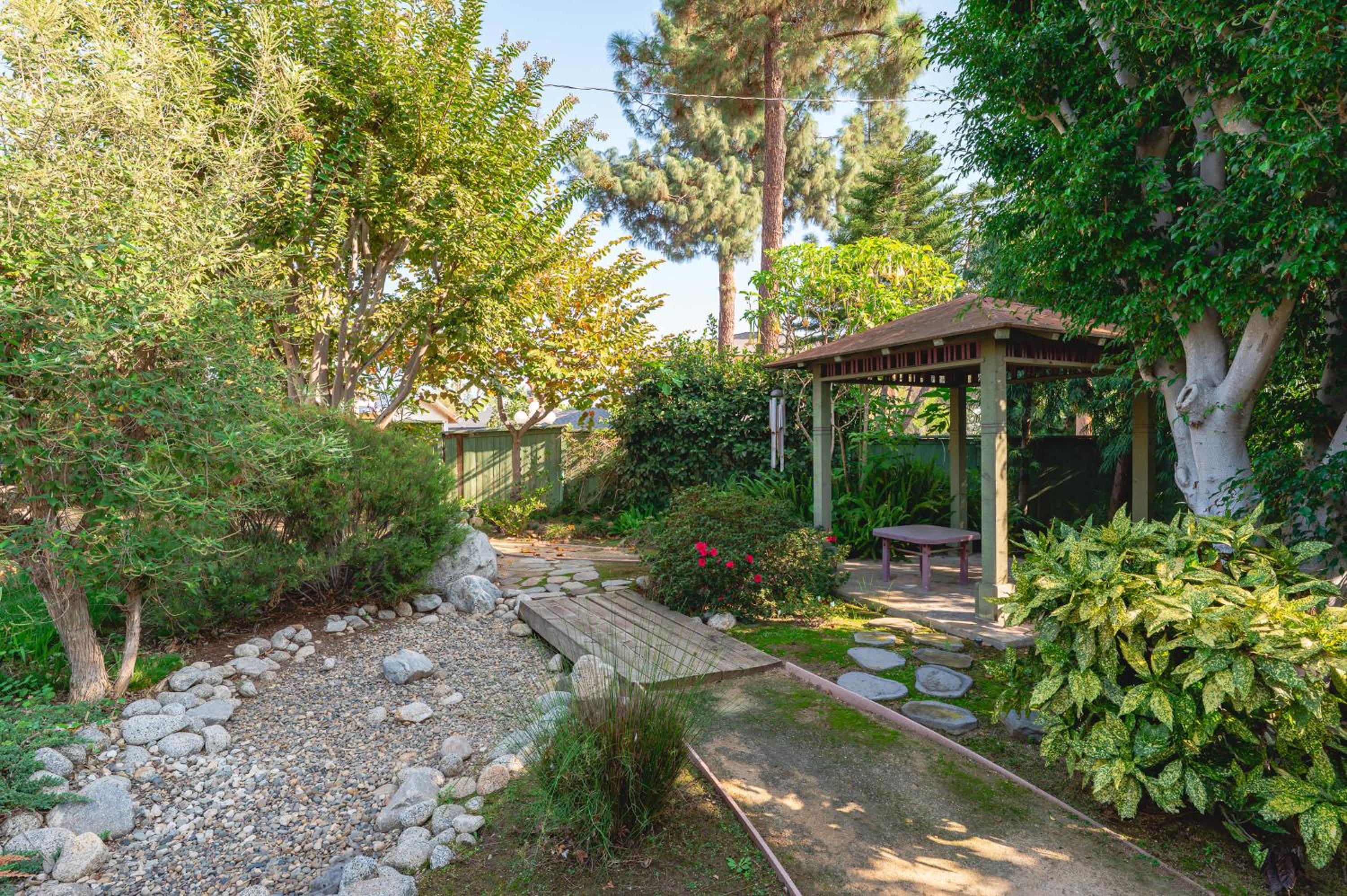 Airy Large Backyard Oasis Perfect Family Getaway