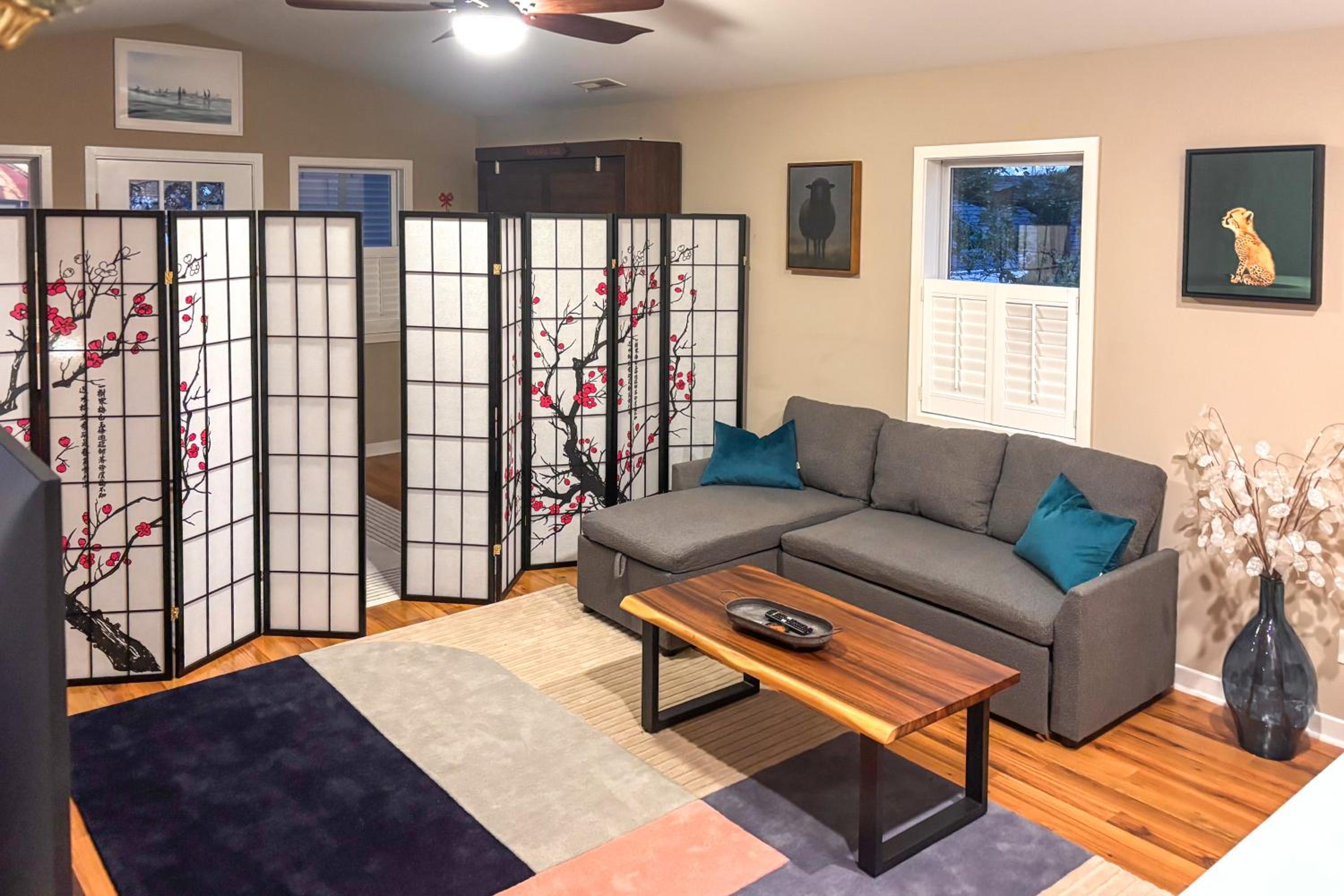 2 Mi to Atlantic Beach Coastal Retreat with Deck