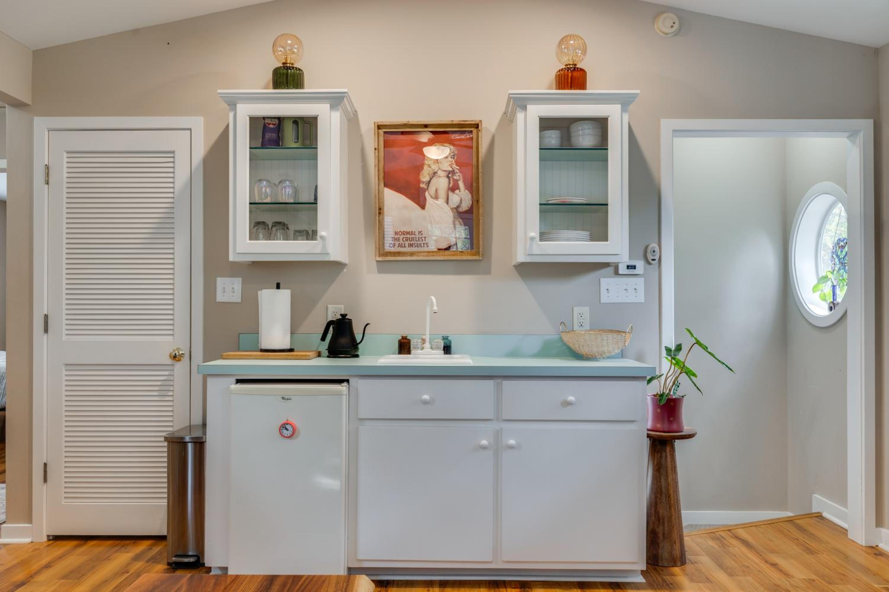 2 Mi to Atlantic Beach Coastal Retreat with Deck