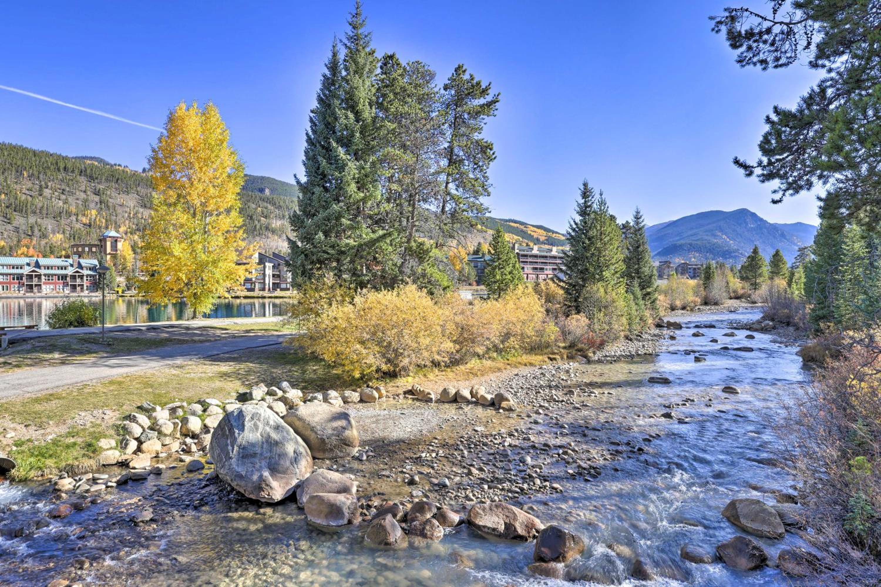 Continental Divide Views Lakefront Keystone Condo