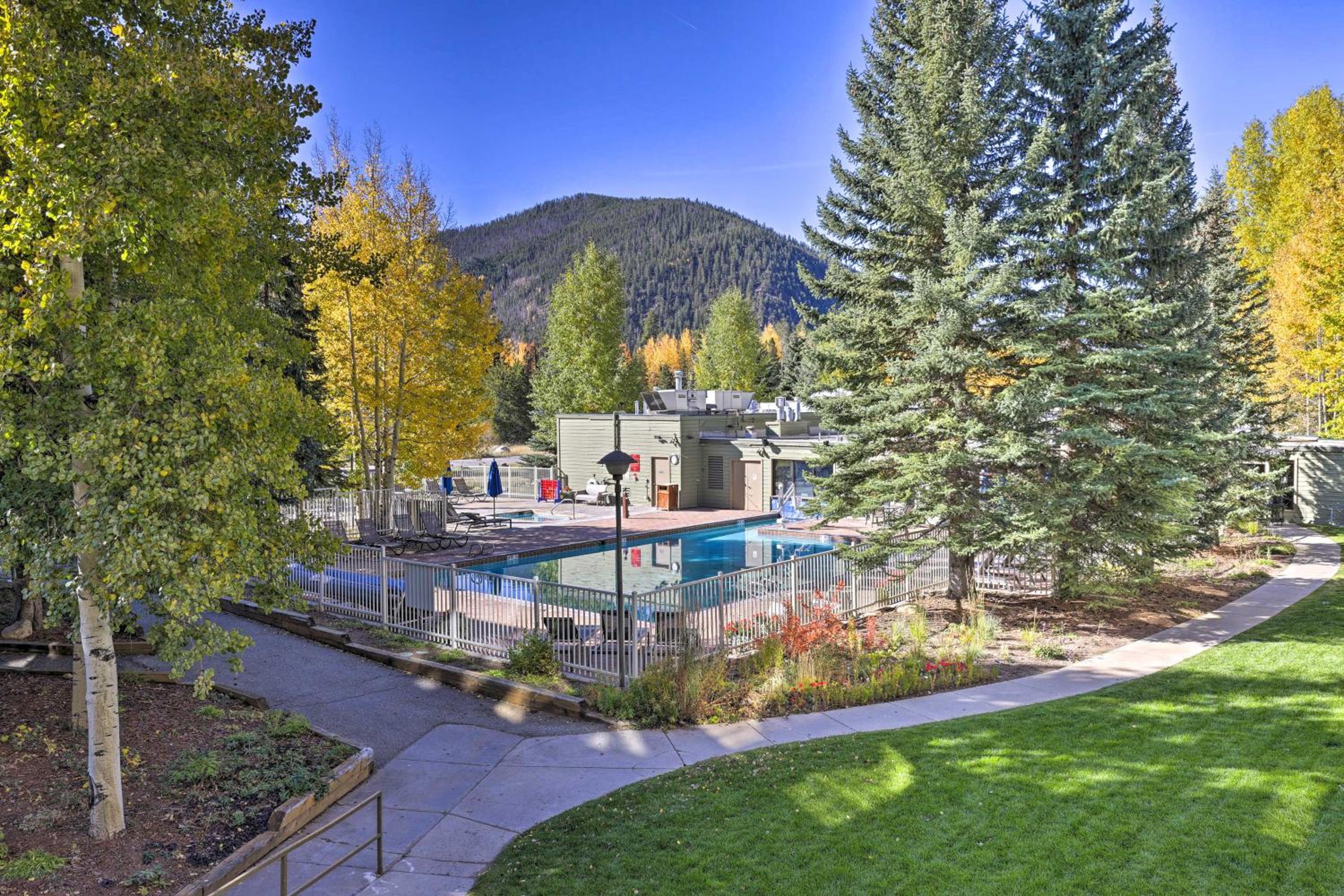 Continental Divide Views Lakefront Keystone Condo