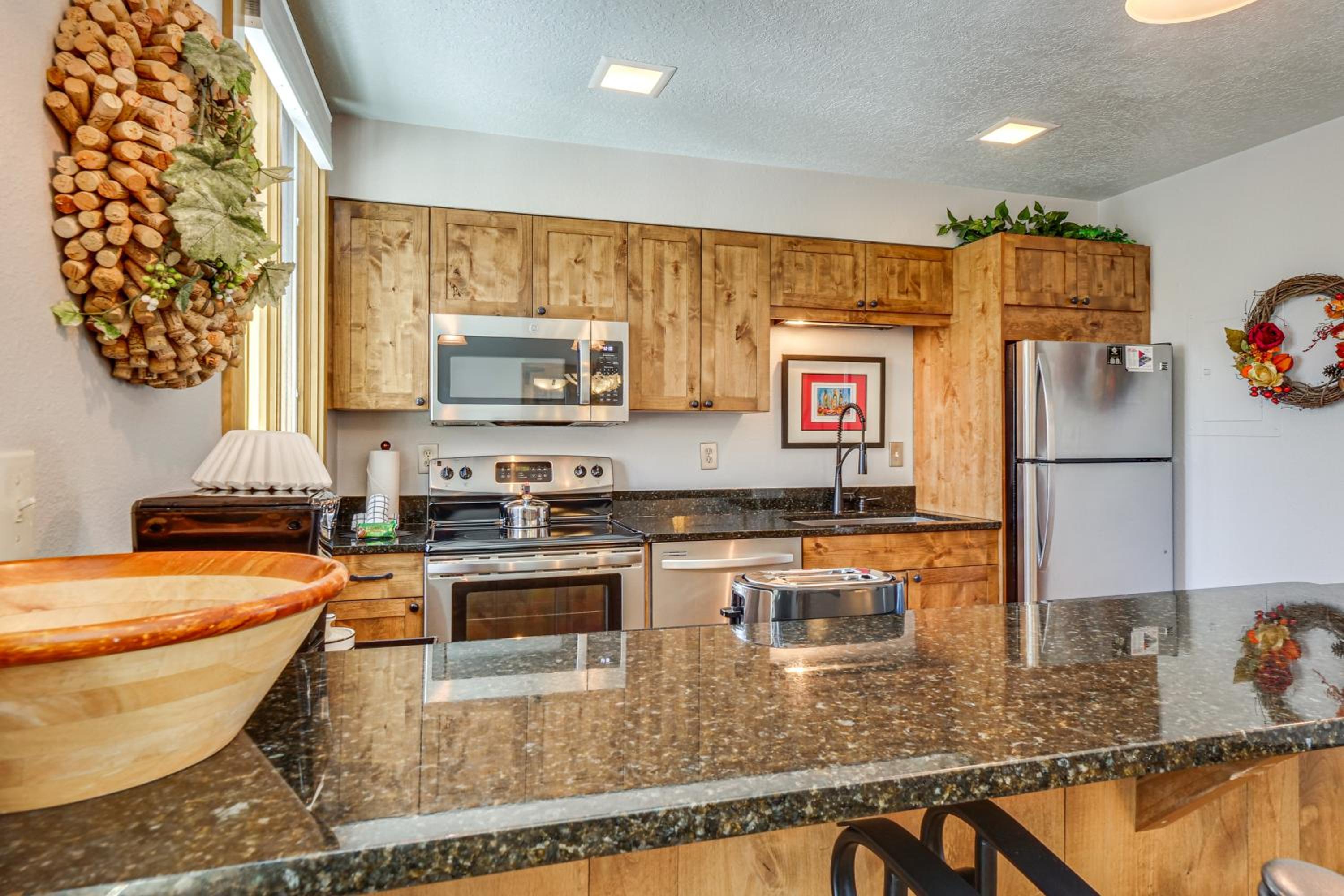 Continental Divide Views Lakefront Keystone Condo