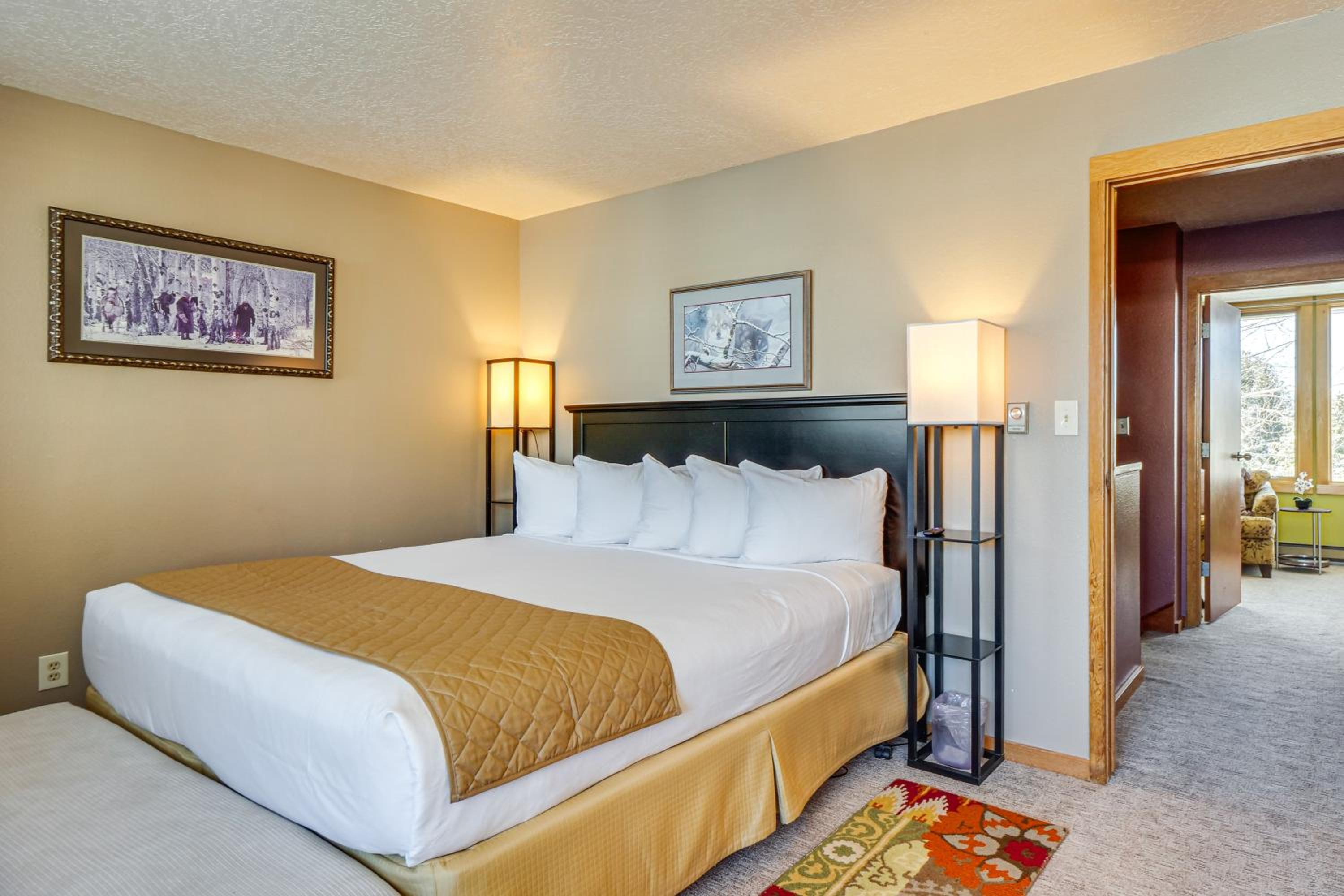 Continental Divide Views Lakefront Keystone Condo