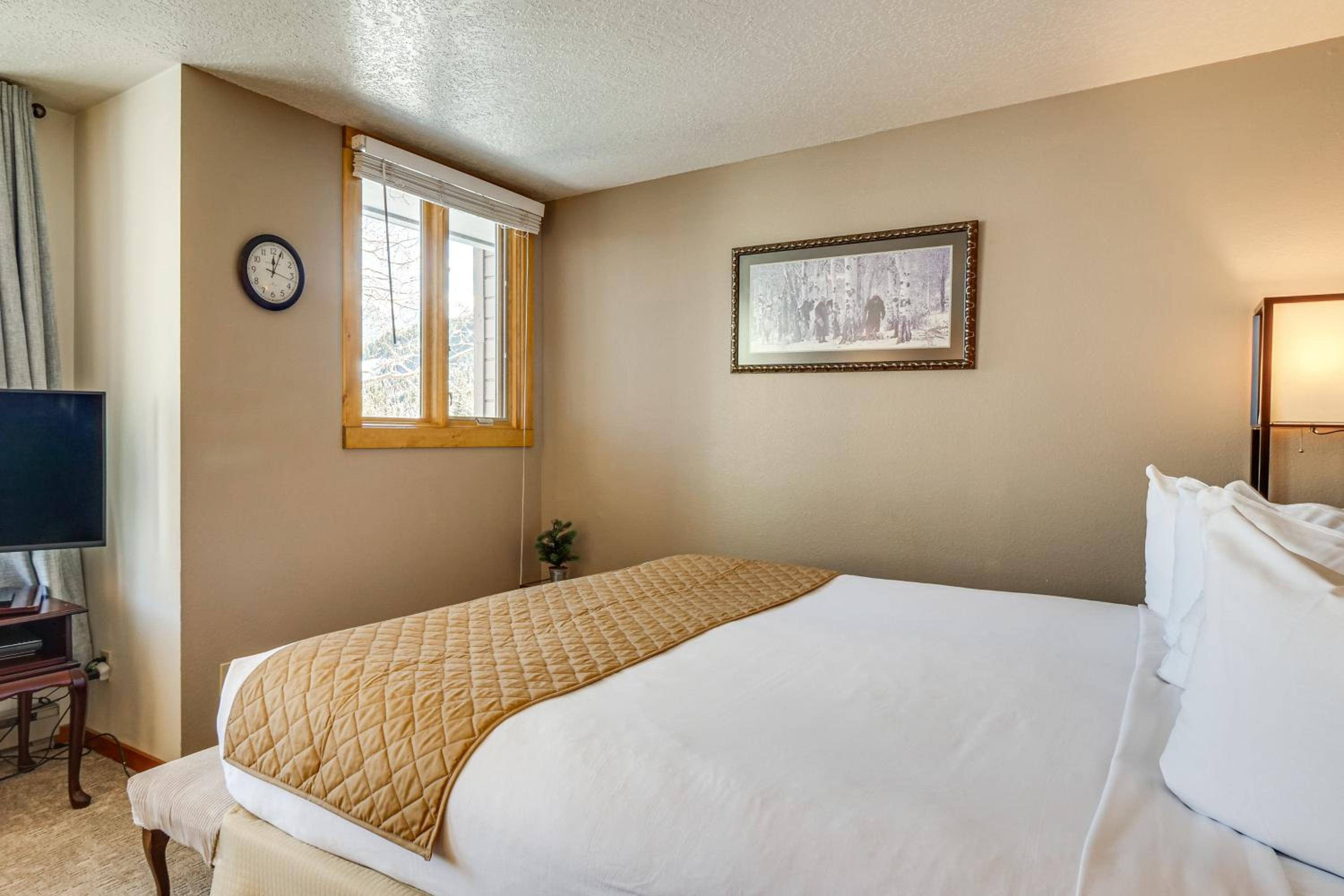 Continental Divide Views Lakefront Keystone Condo