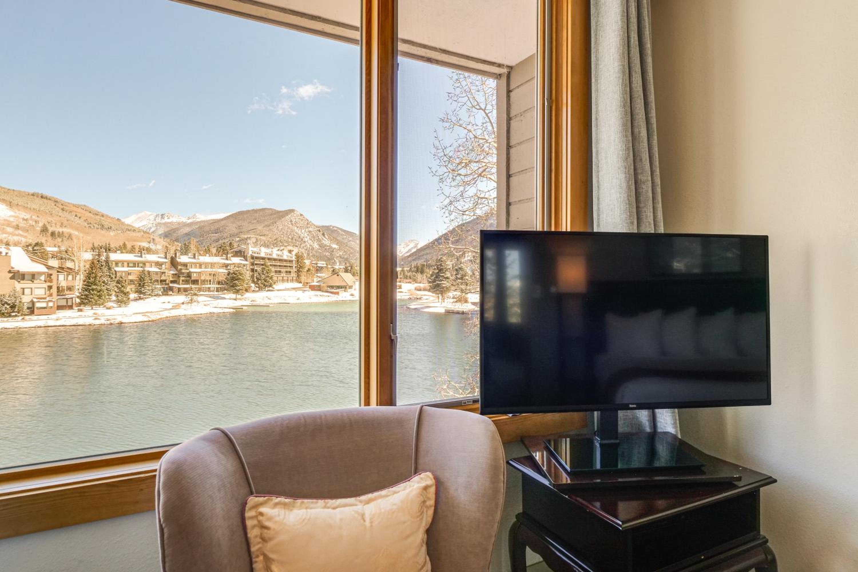 Continental Divide Views Lakefront Keystone Condo