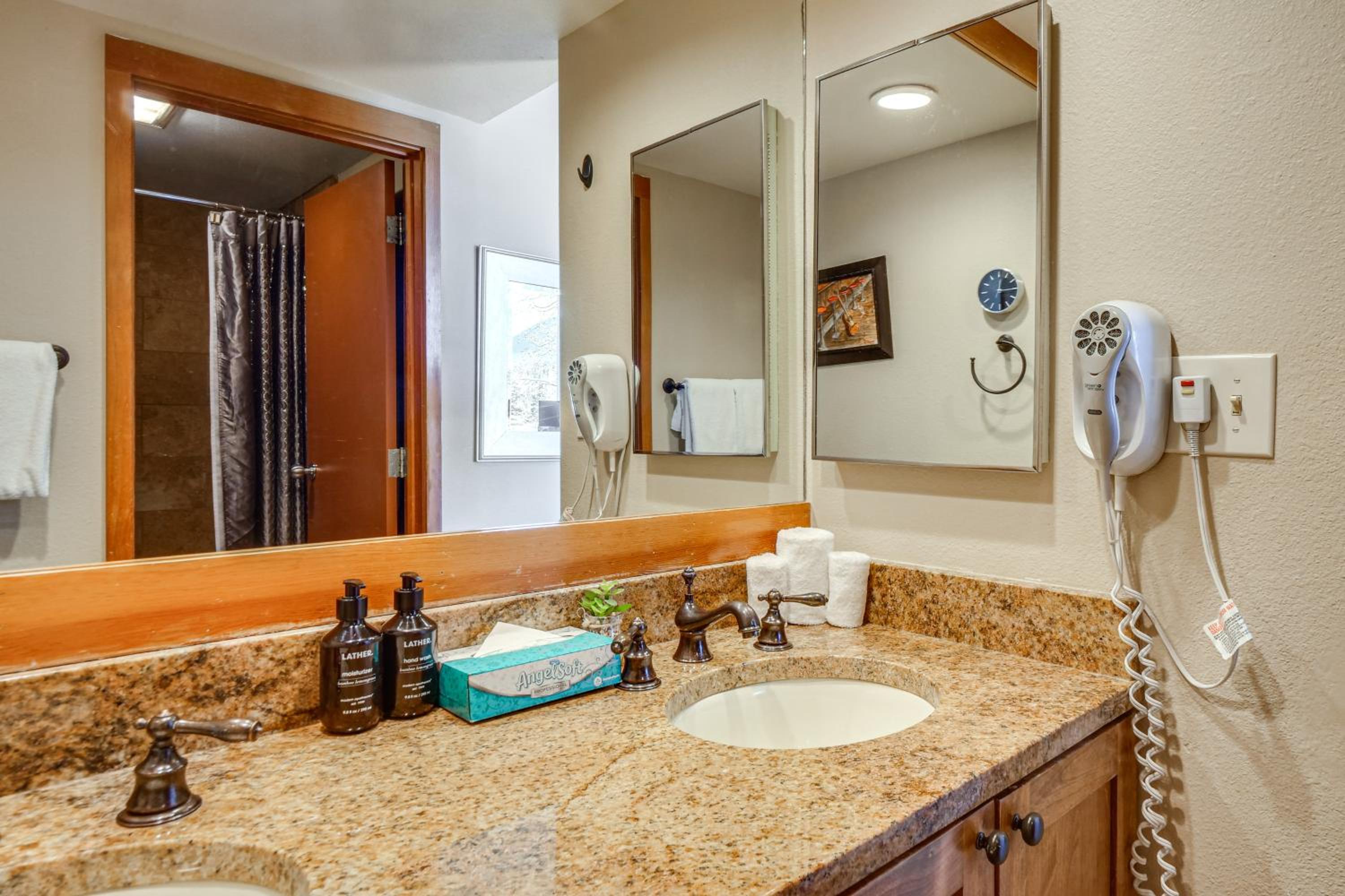 Continental Divide Views Lakefront Keystone Condo