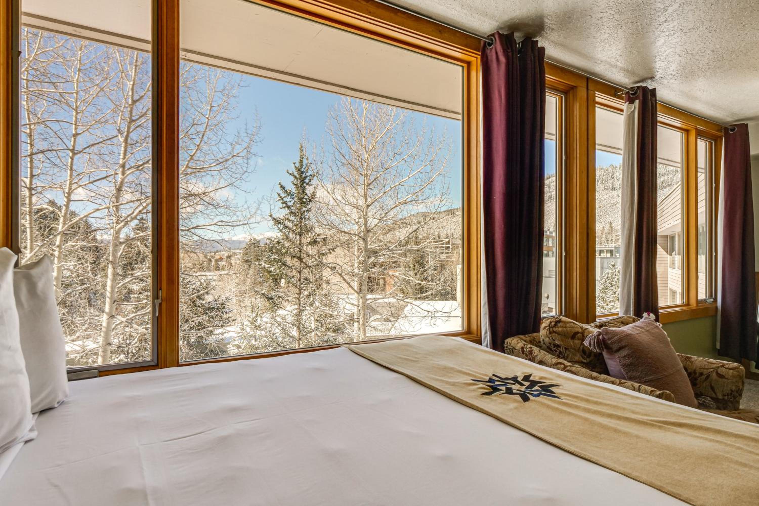 Continental Divide Views Lakefront Keystone Condo
