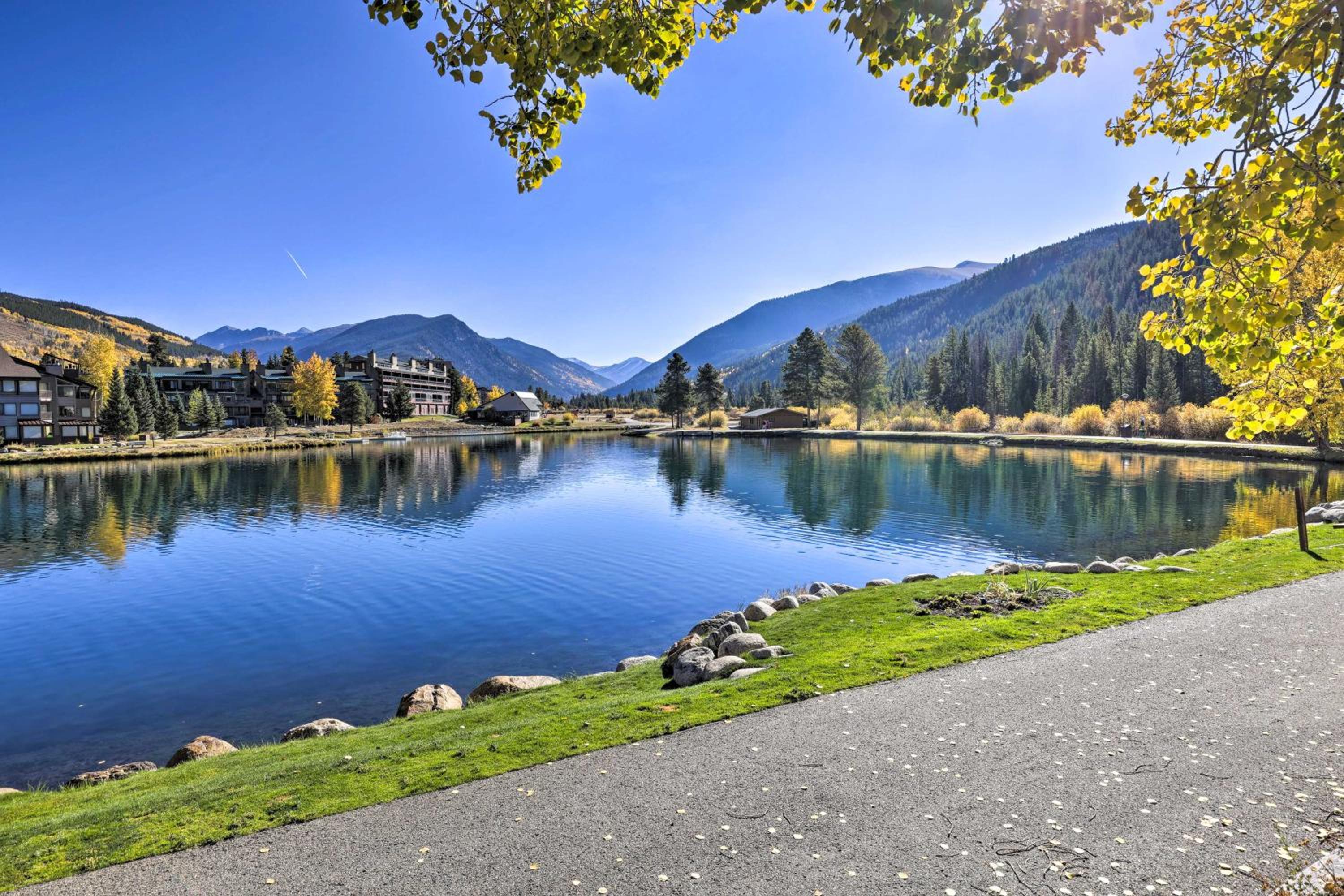 Continental Divide Views Lakefront Keystone Condo