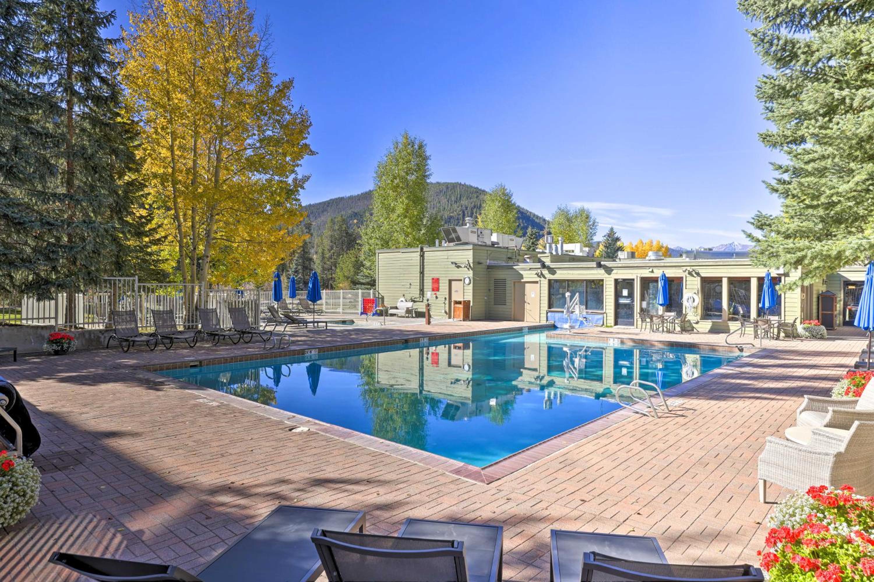 Continental Divide Views Lakefront Keystone Condo