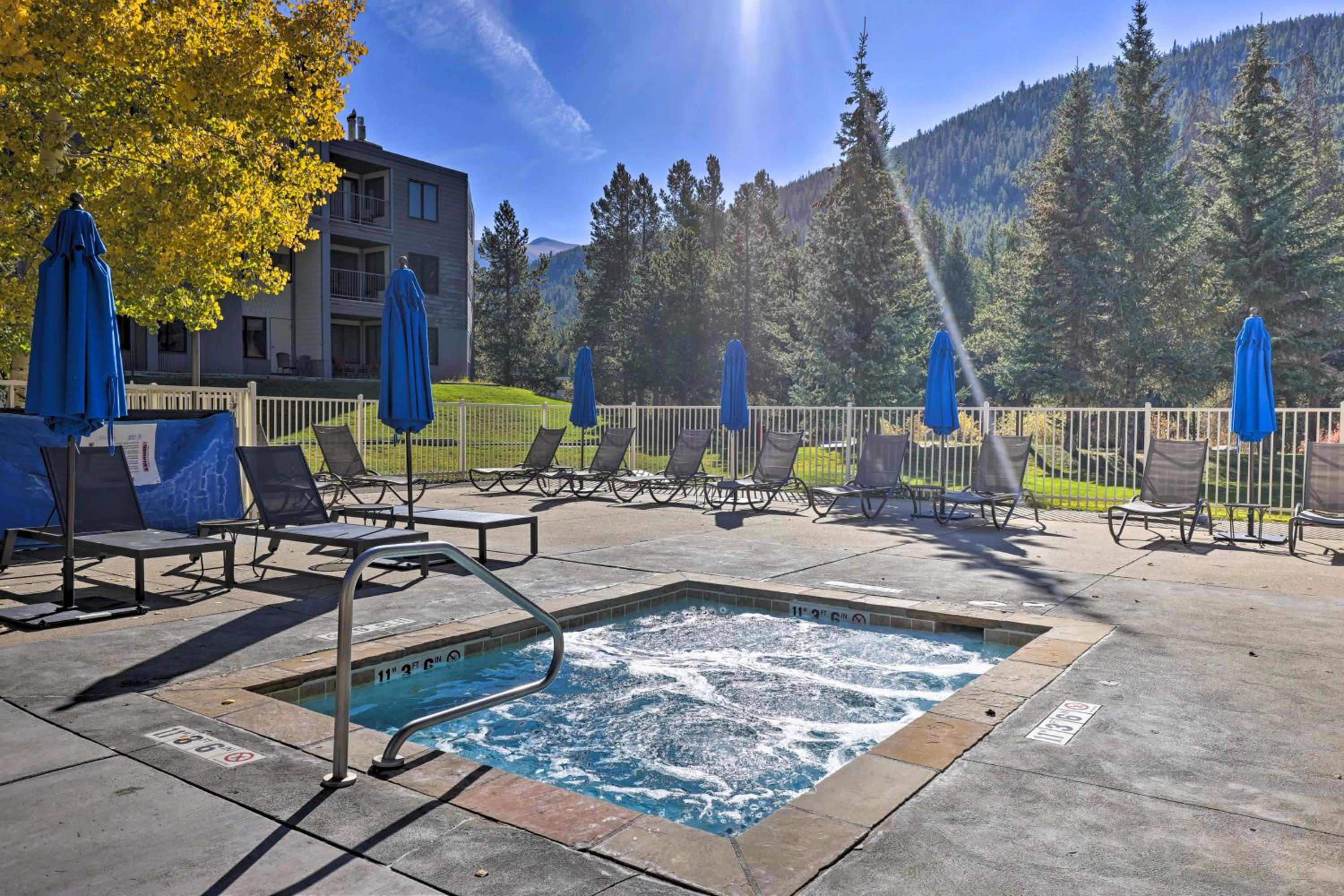 Continental Divide Views Lakefront Keystone Condo