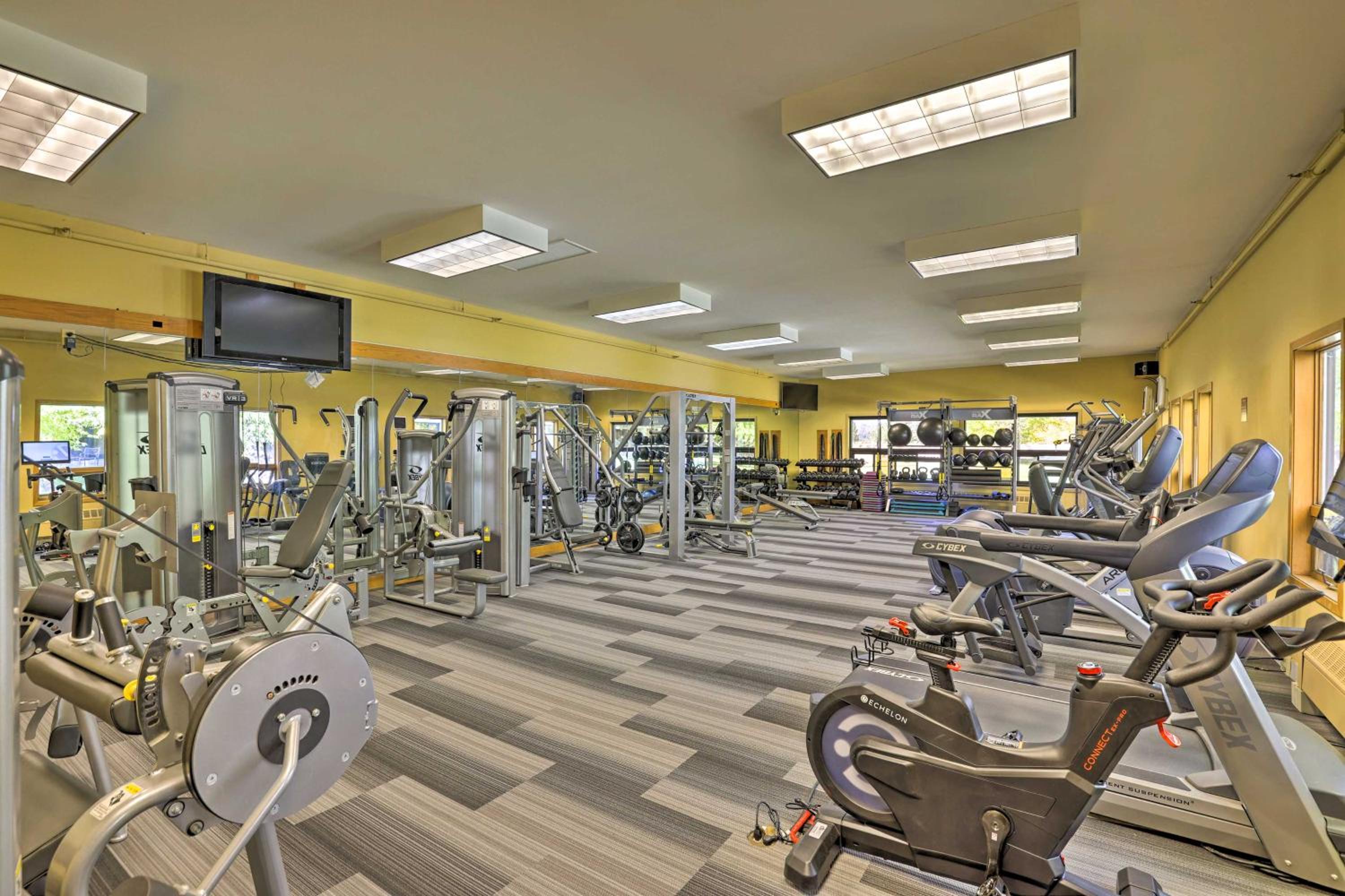Continental Divide Views Lakefront Keystone Condo