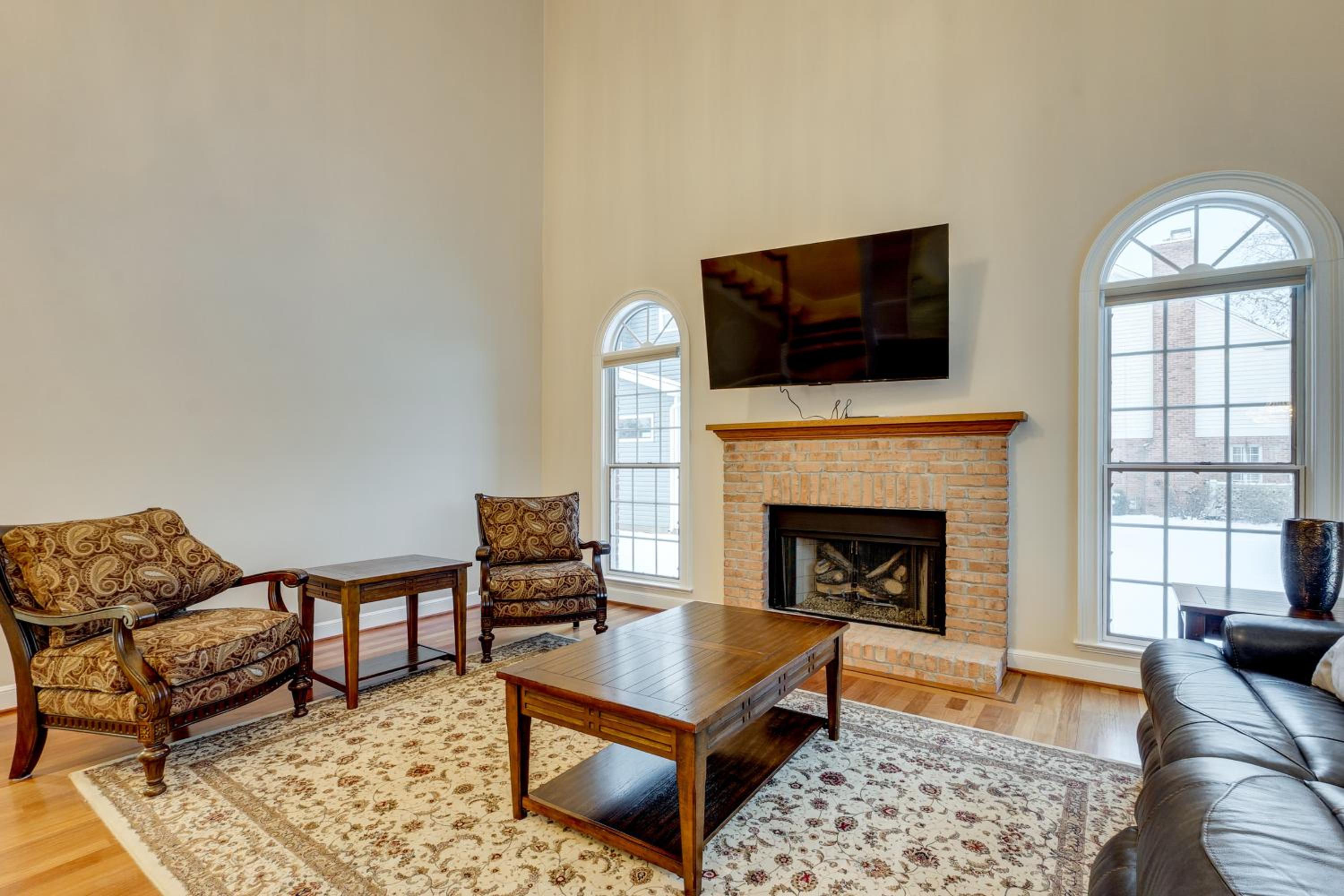 7 Mi to Dtwn Toledo Spacious Family Home!
