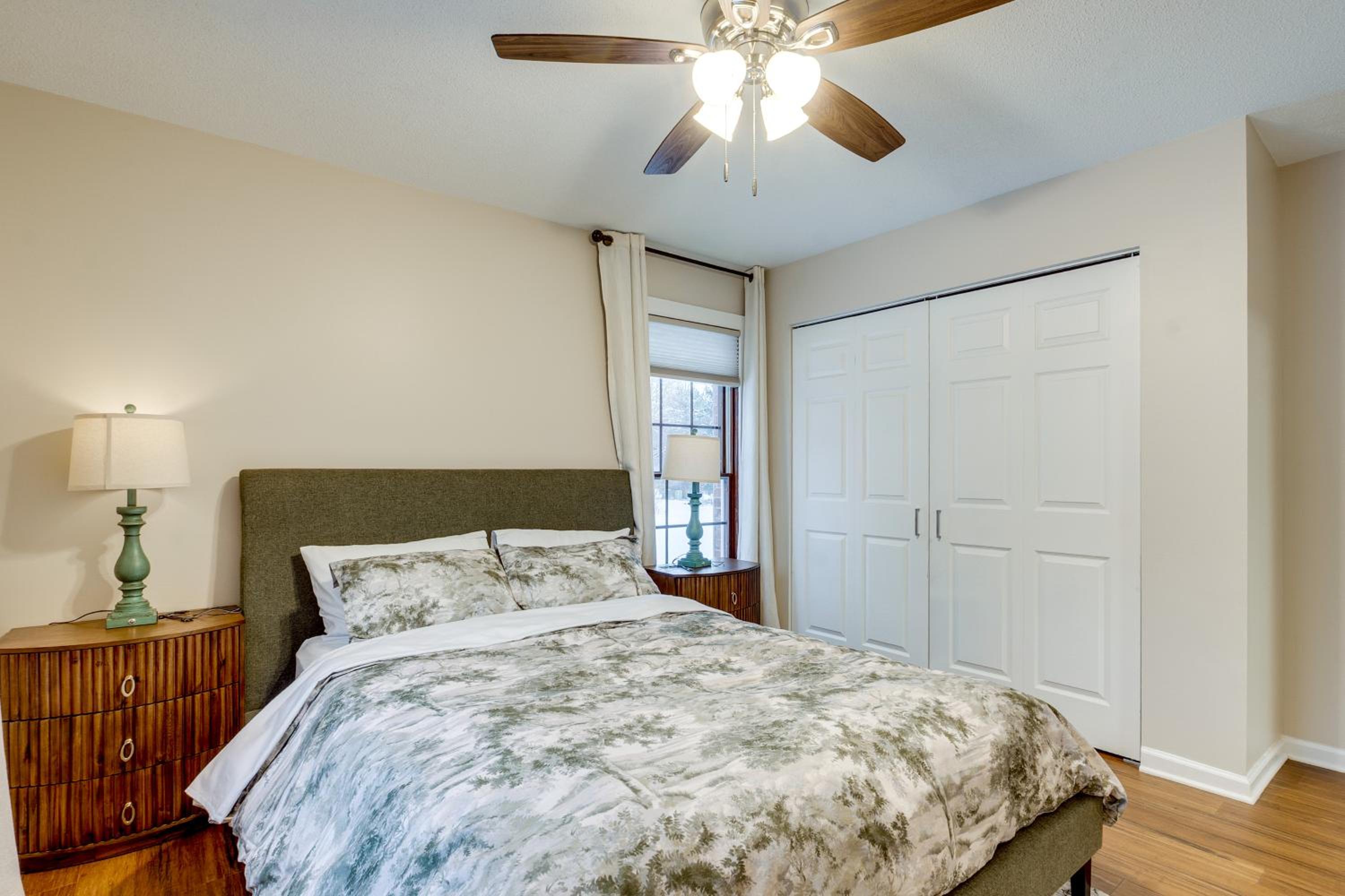 7 Mi to Dtwn Toledo Spacious Family Home!