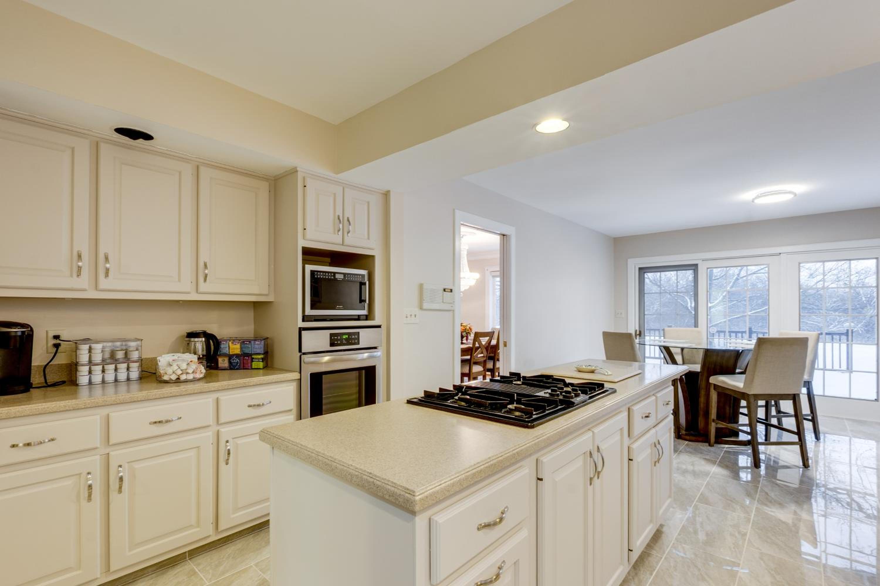 7 Mi to Dtwn Toledo Spacious Family Home!