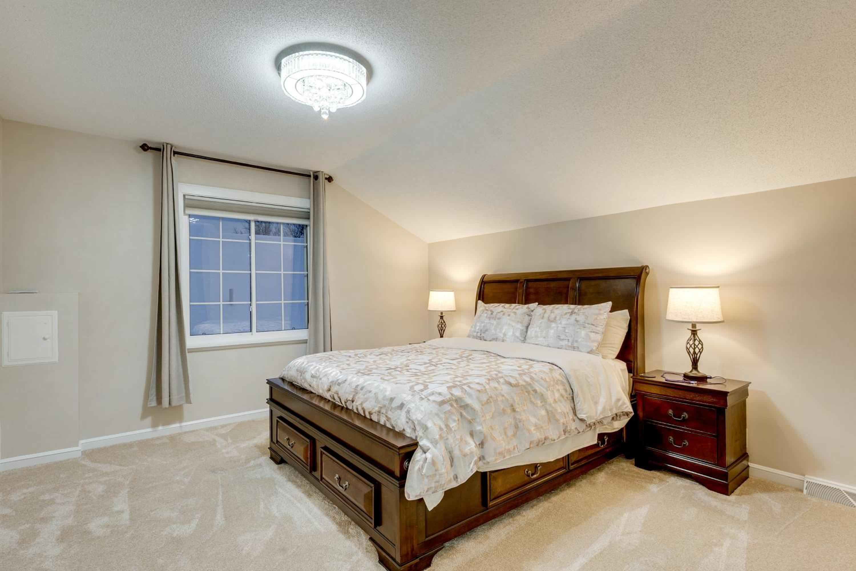 7 Mi to Dtwn Toledo Spacious Family Home!