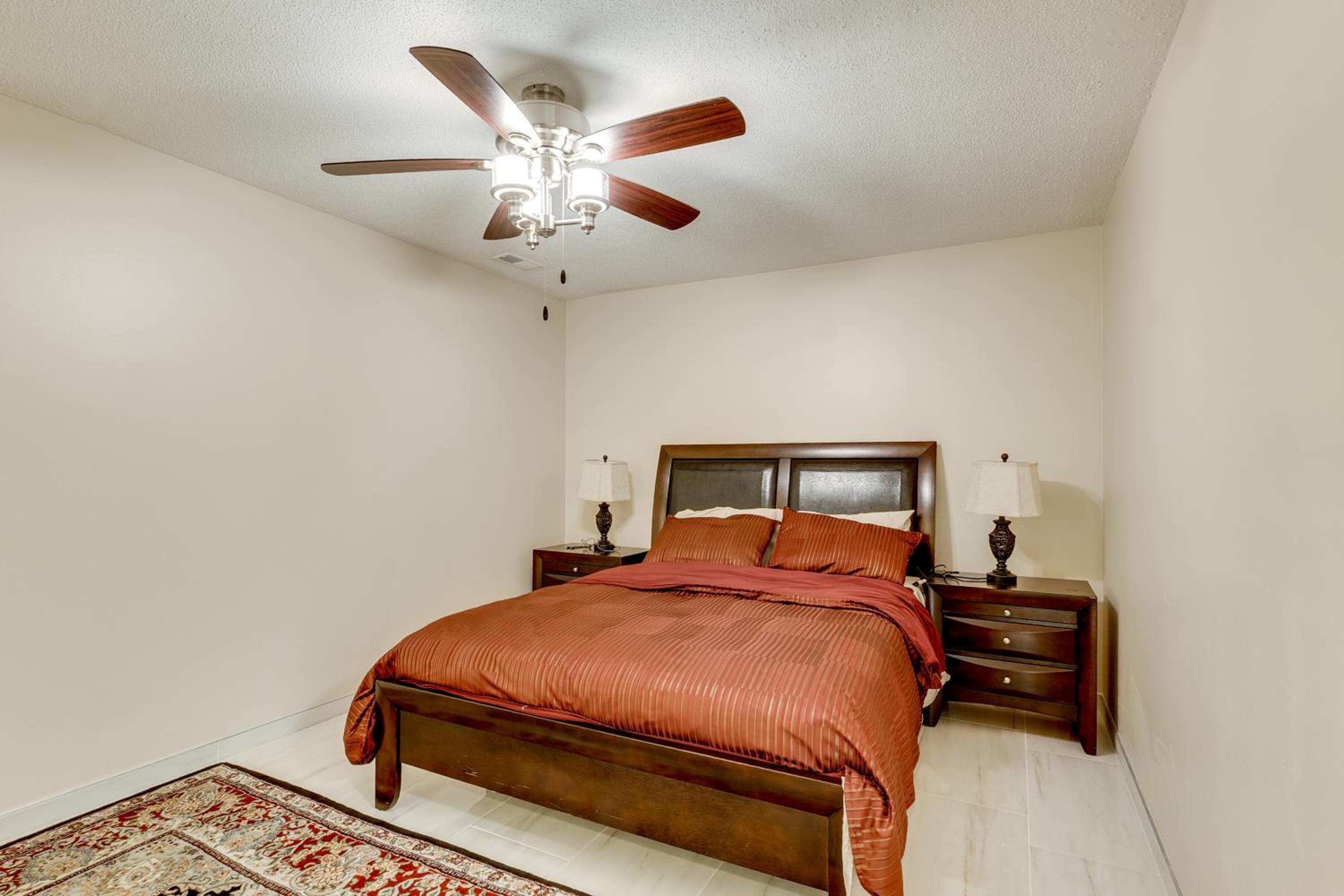 7 Mi to Dtwn Toledo Spacious Family Home!