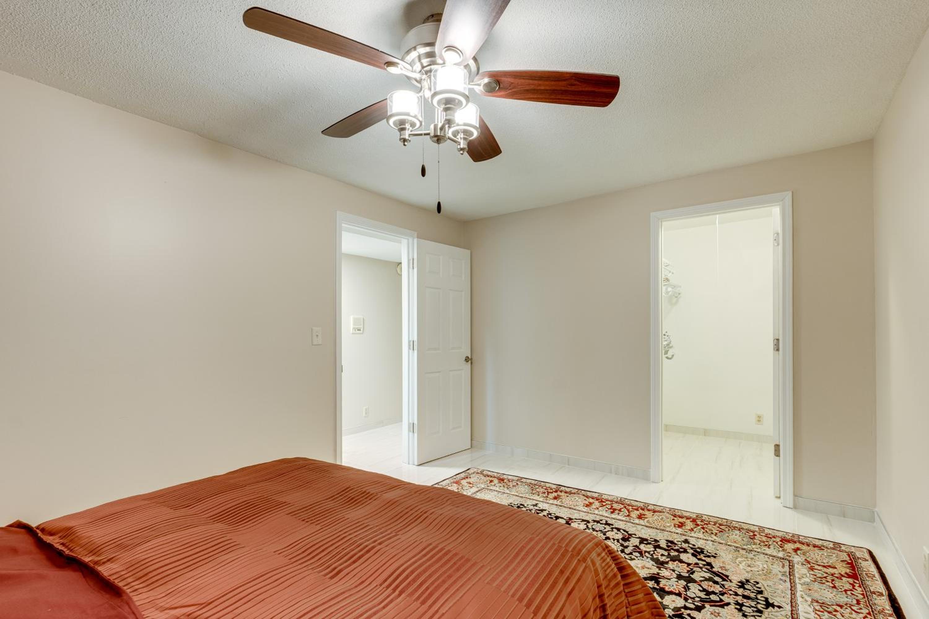 7 Mi to Dtwn Toledo Spacious Family Home!