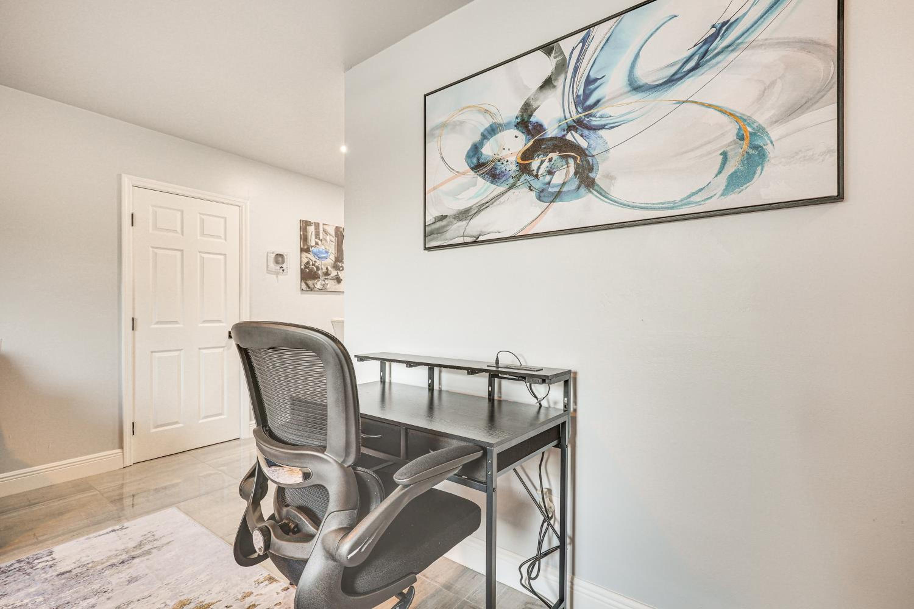 3 Mi to Port Everglades Modern Getaway with Yard