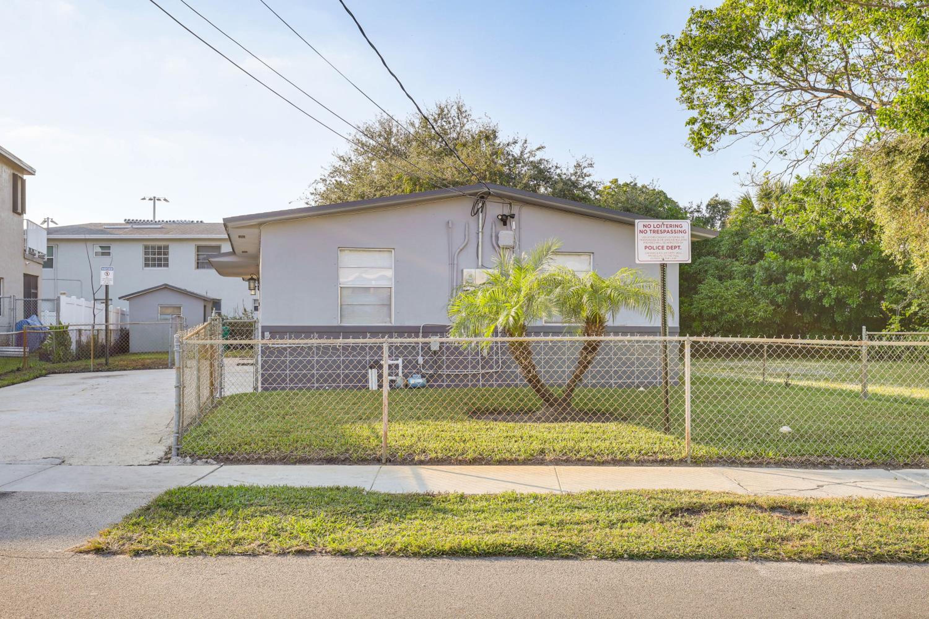 3 Mi to Port Everglades Modern Getaway with Yard