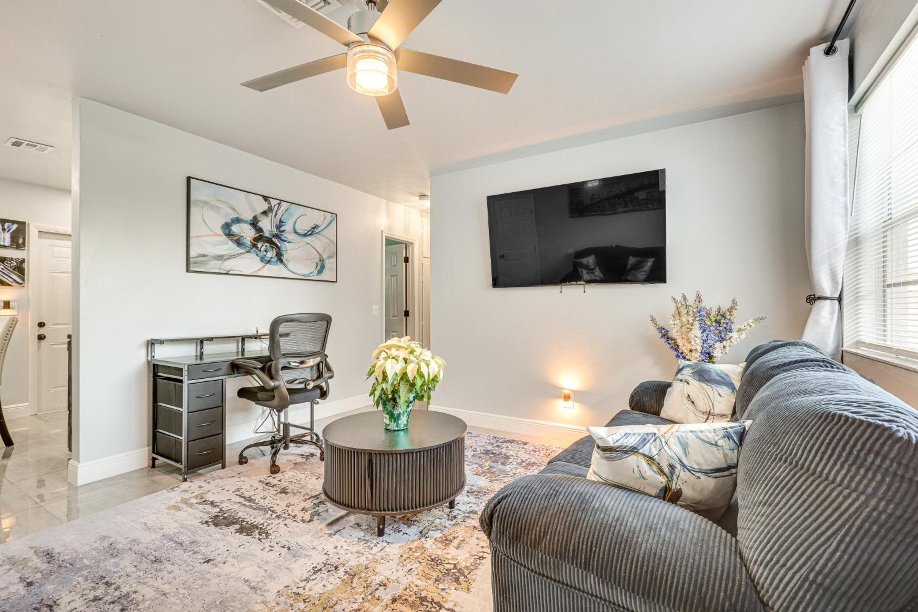 3 Mi to Port Everglades Modern Getaway with Yard