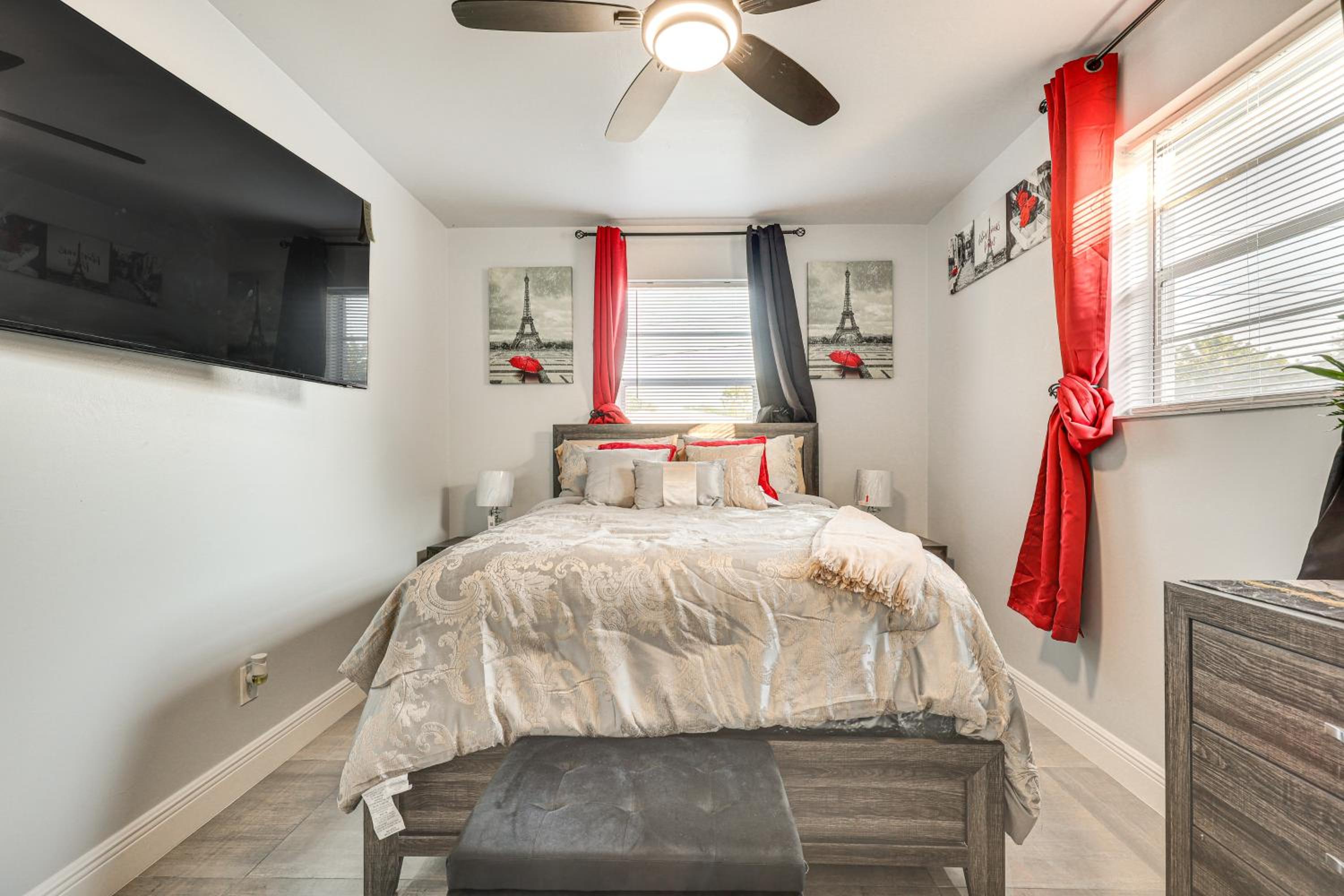 3 Mi to Port Everglades Modern Getaway with Yard