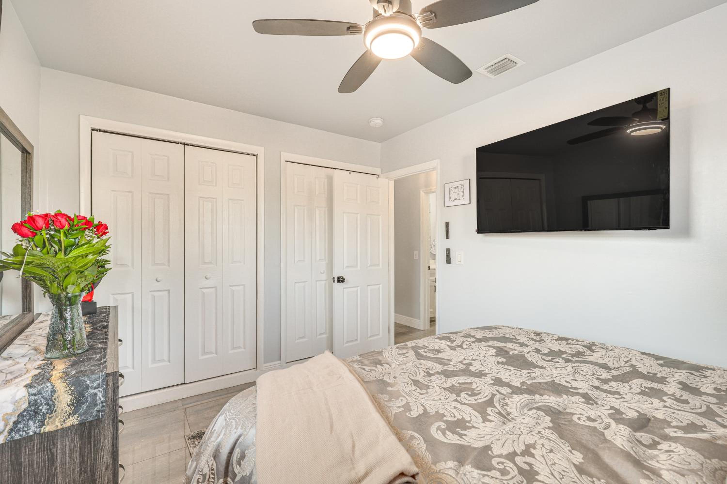 3 Mi to Port Everglades Modern Getaway with Yard