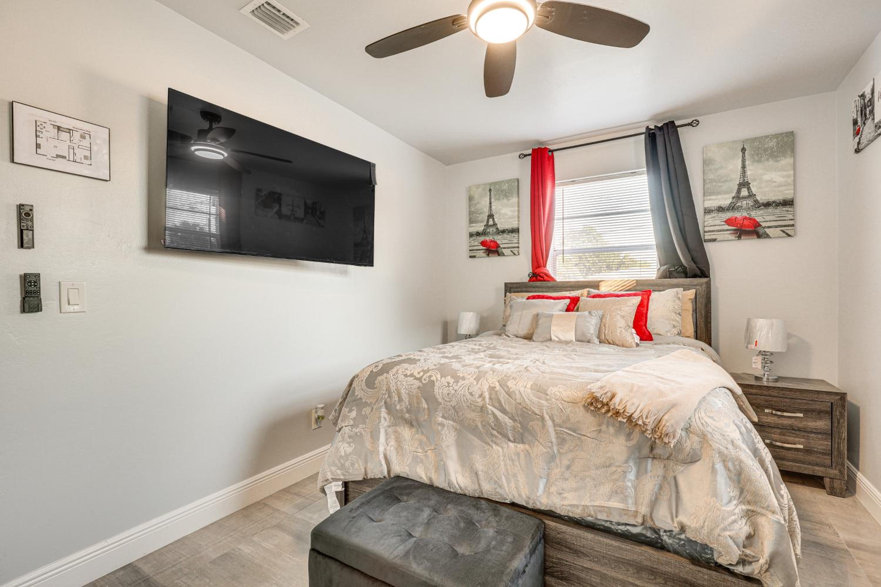 3 Mi to Port Everglades Modern Getaway with Yard