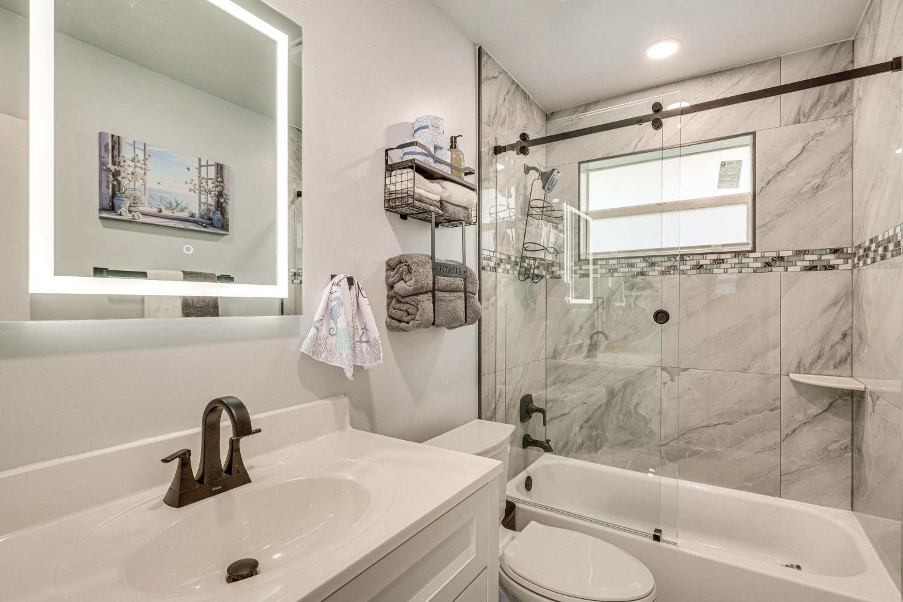 3 Mi to Port Everglades Modern Getaway with Yard