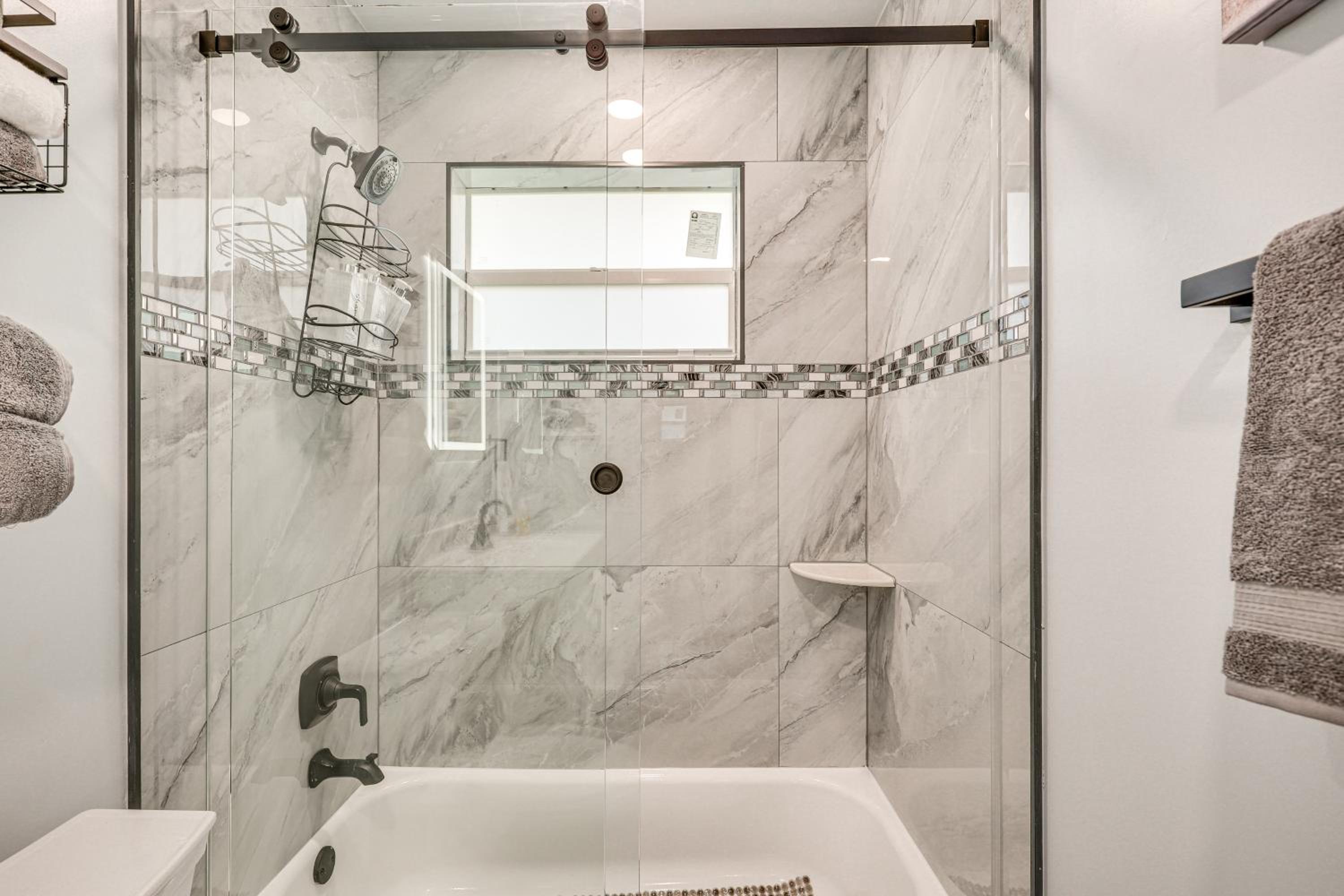 3 Mi to Port Everglades Modern Getaway with Yard