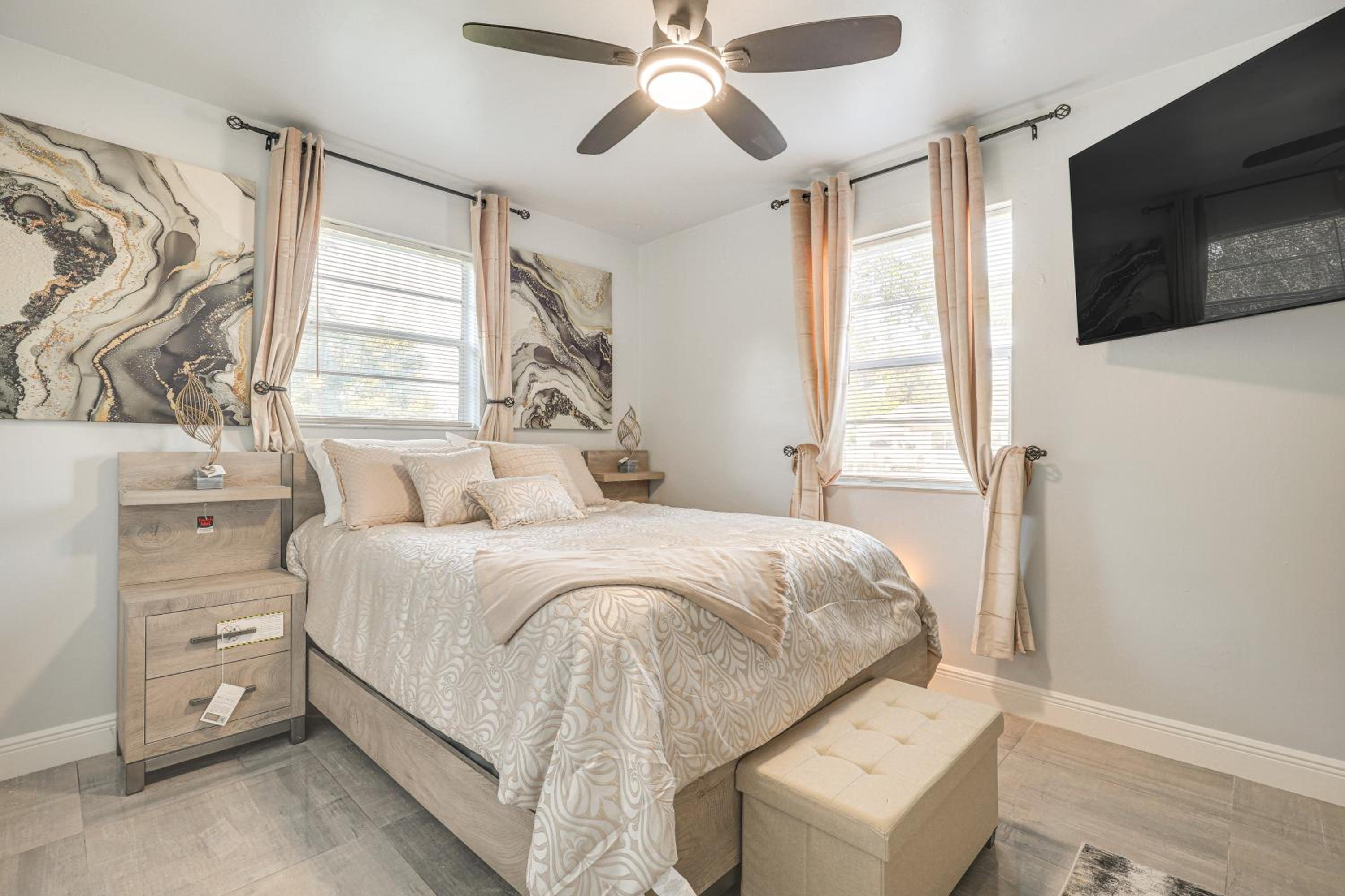 3 Mi to Port Everglades Modern Getaway with Yard