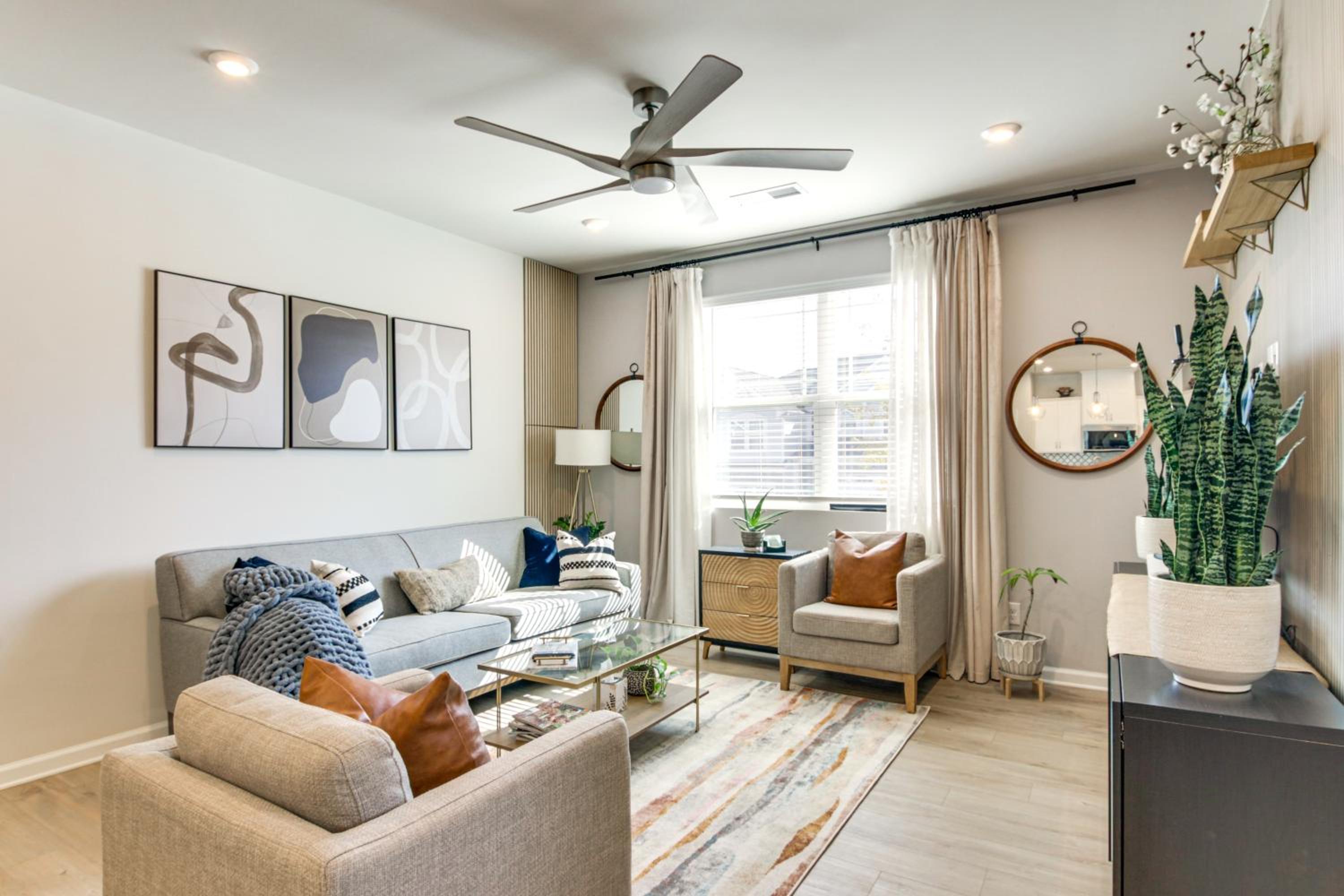 3 Mi to Lake Wylie! Modern Charlotte Townhome